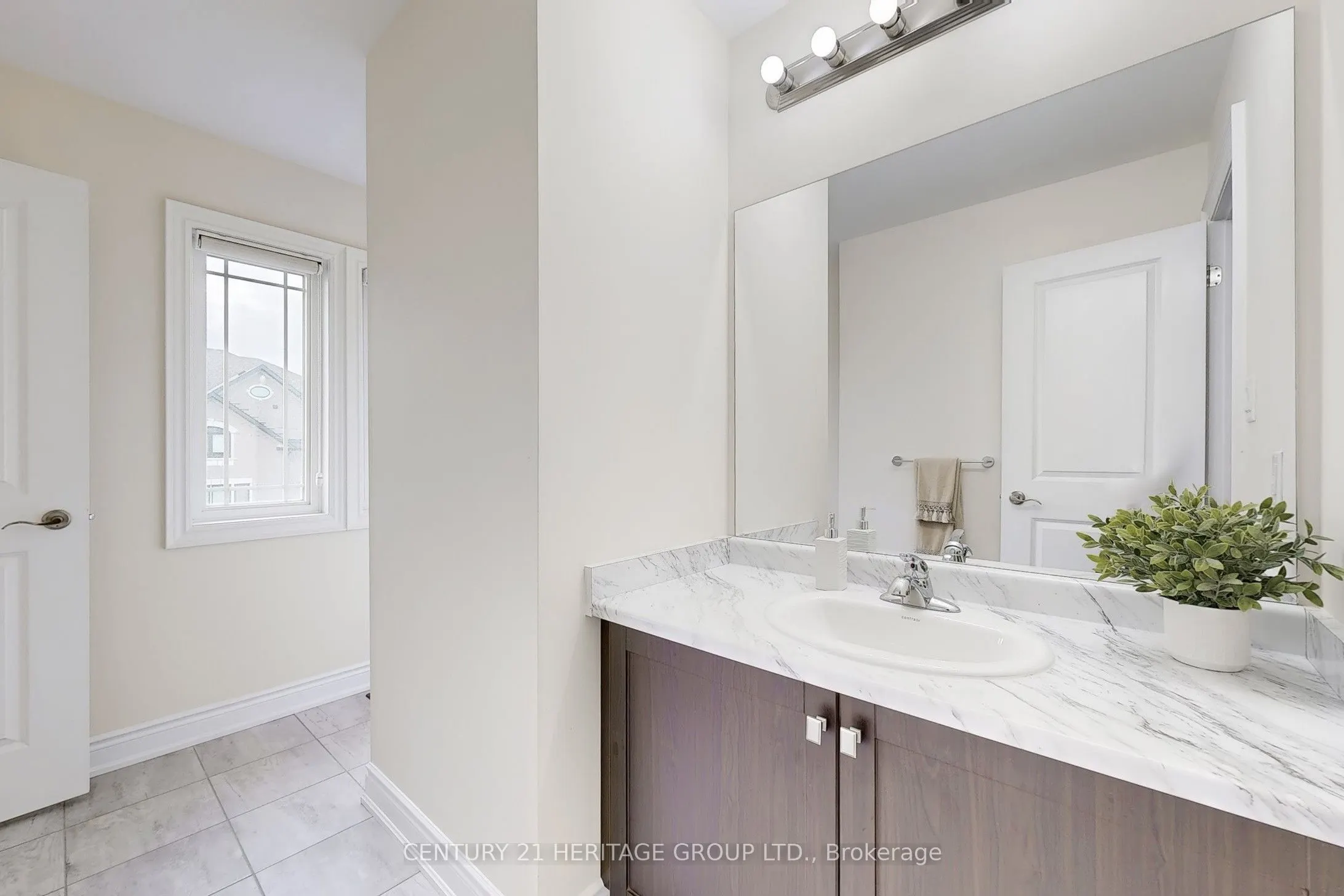 33 Lorne Thomas Place