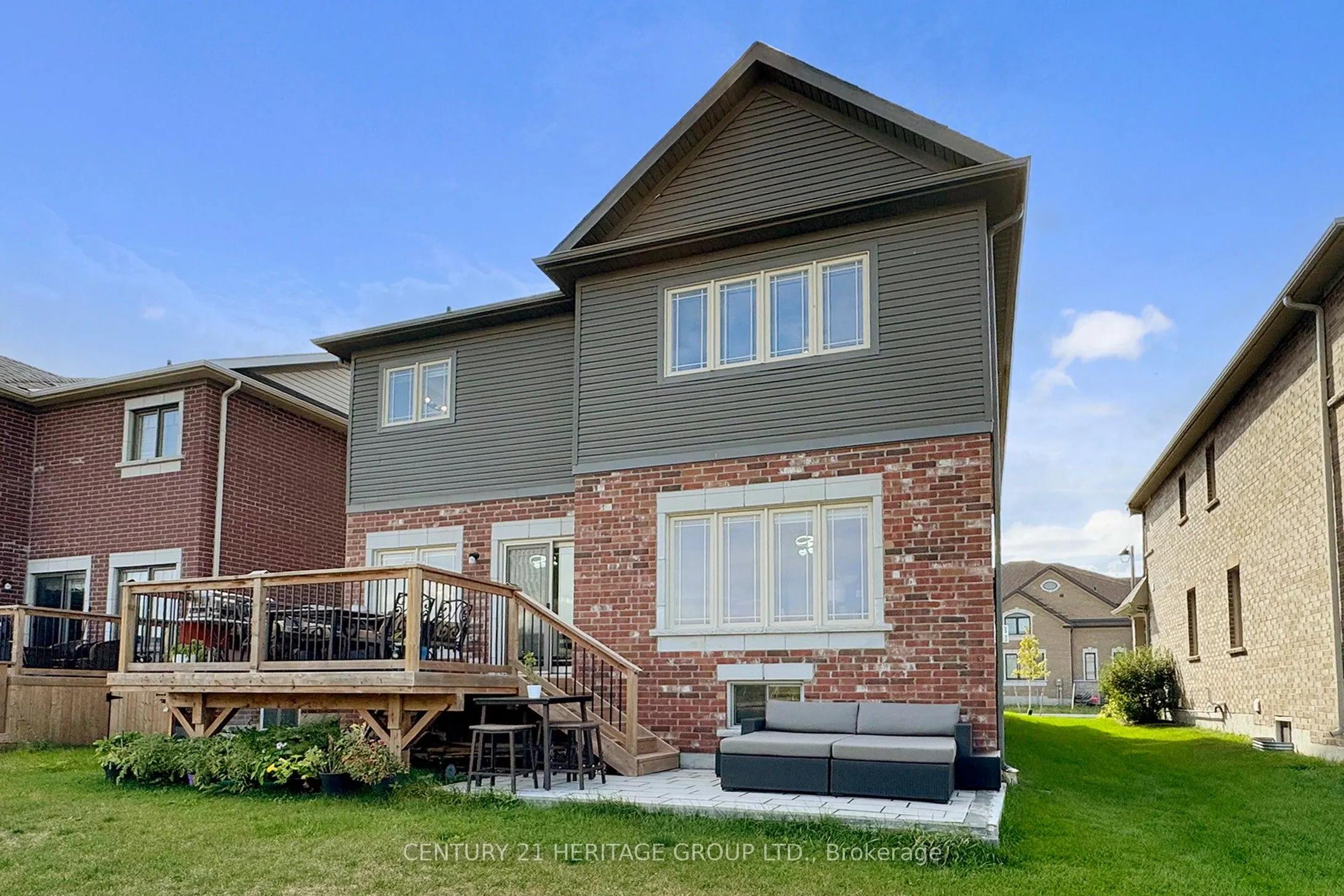 33 Lorne Thomas Place