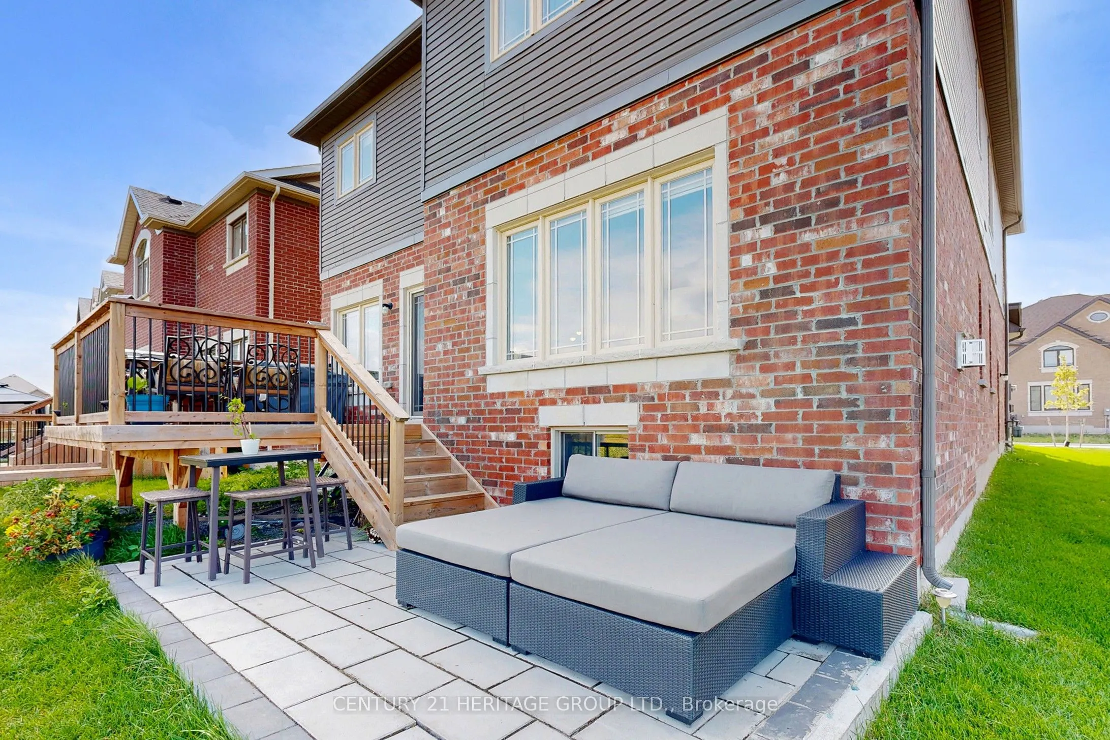 33 Lorne Thomas Place
