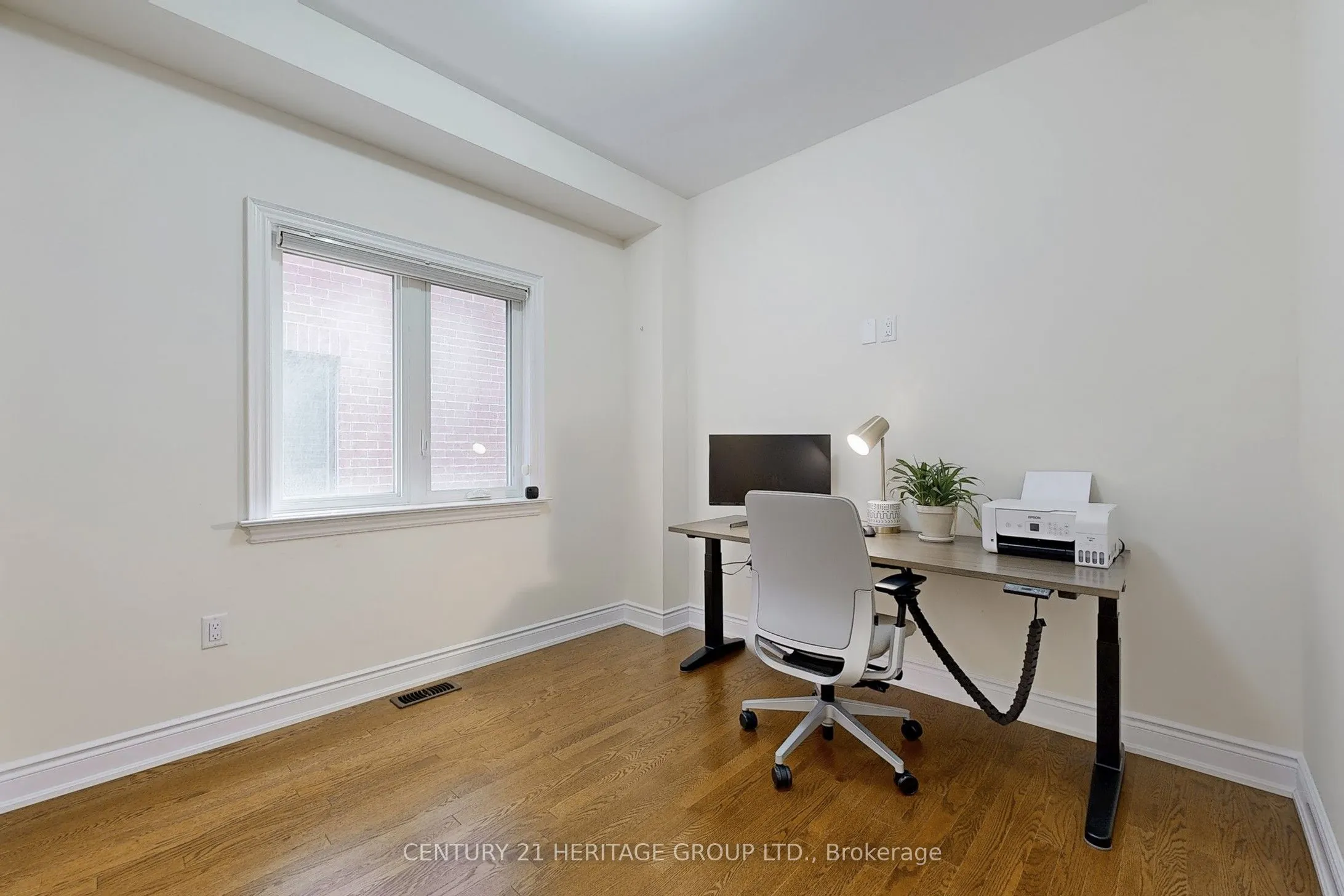 33 Lorne Thomas Place