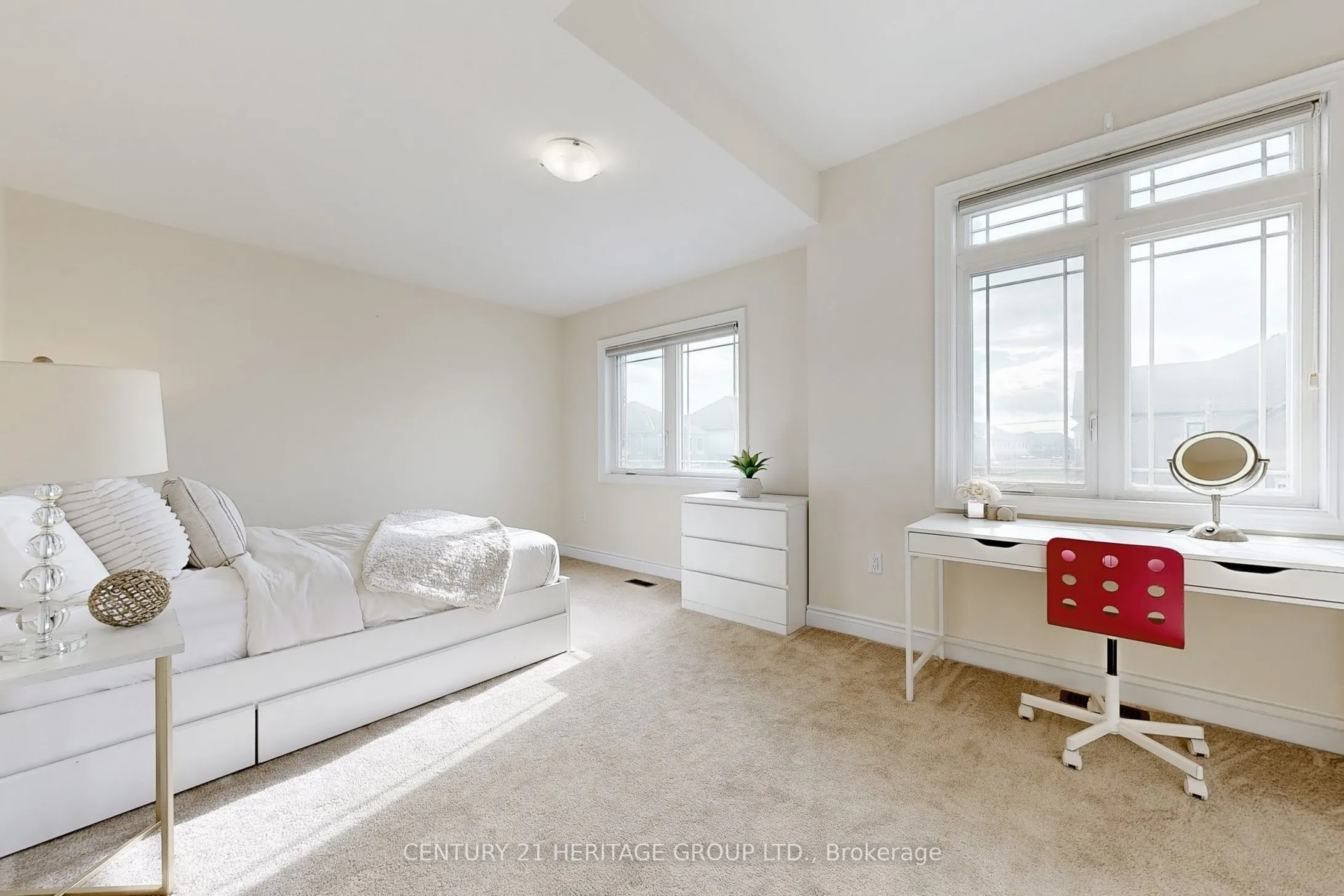 33 Lorne Thomas Place
