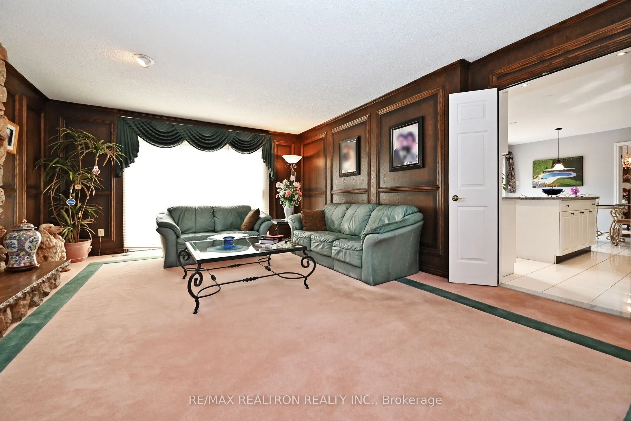 3 Whitelaw Court