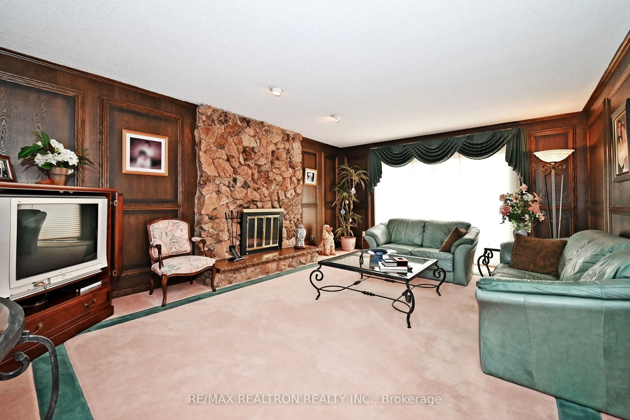 3 Whitelaw Court