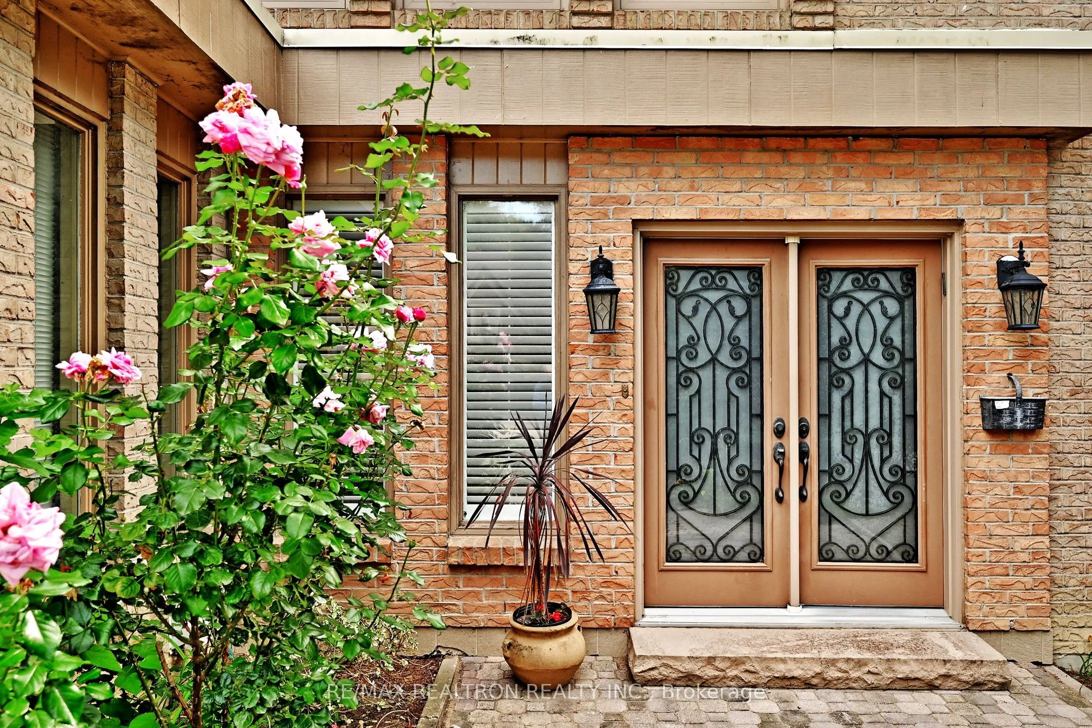 3 Whitelaw Court