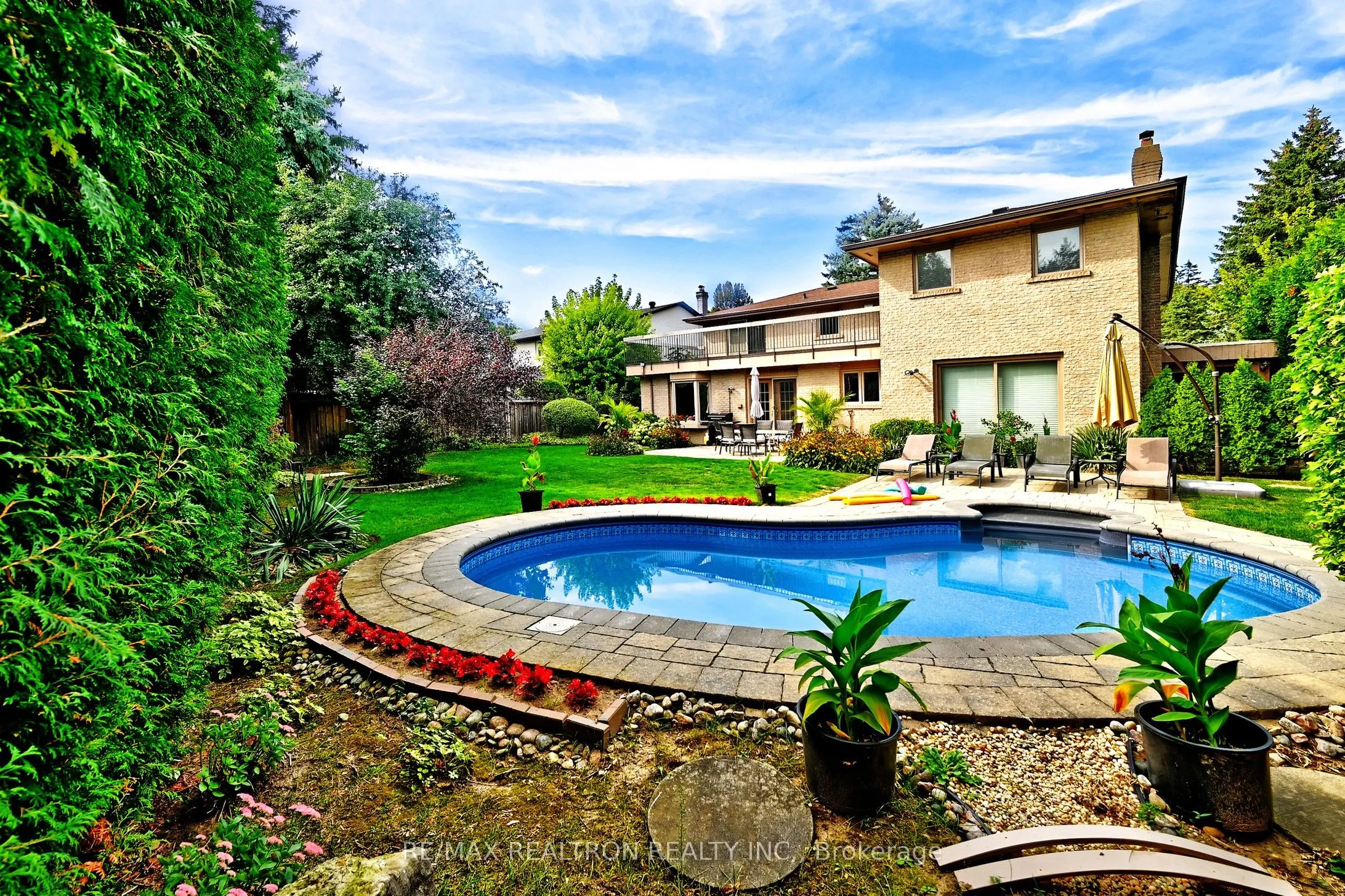 3 Whitelaw Court