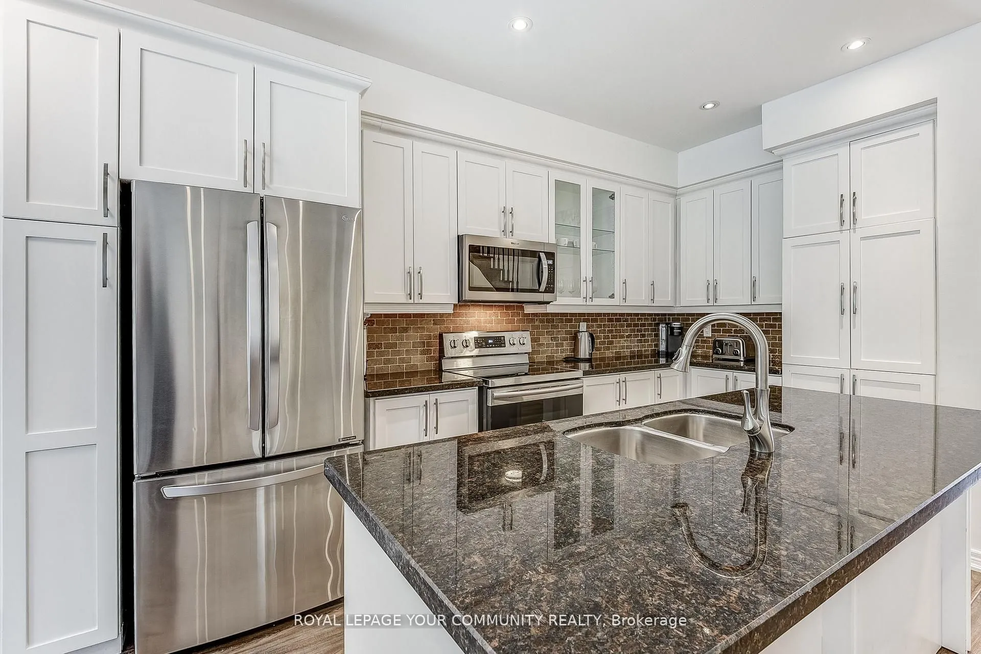9205 Bathurst Street, #11