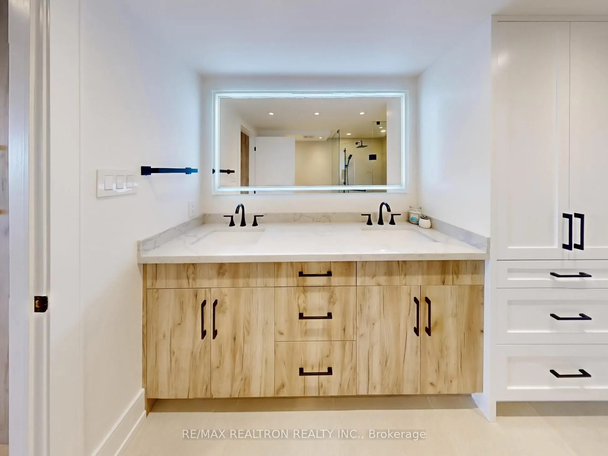 7460 Bathurst Street, #1111