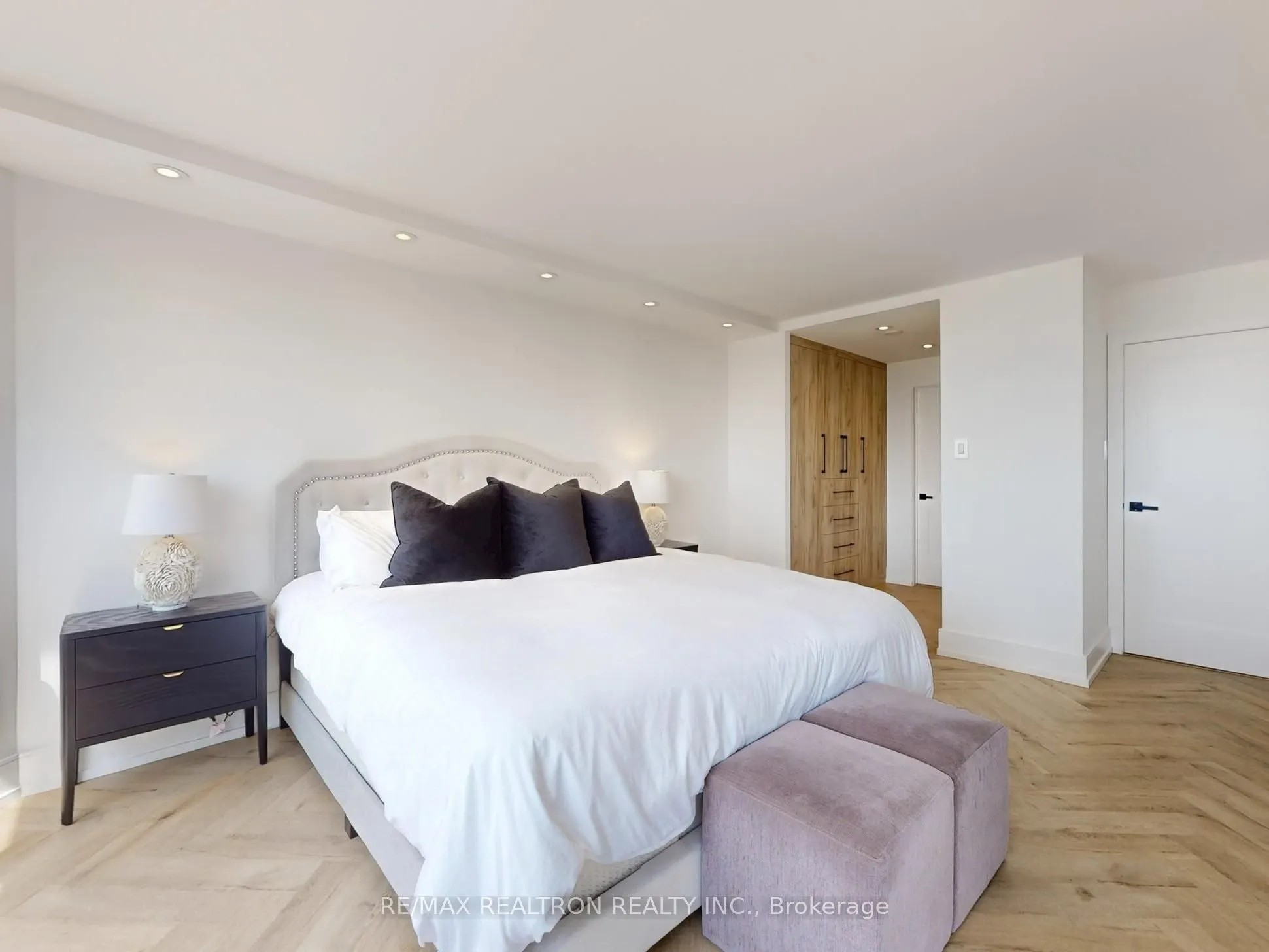 7460 Bathurst Street, #1111