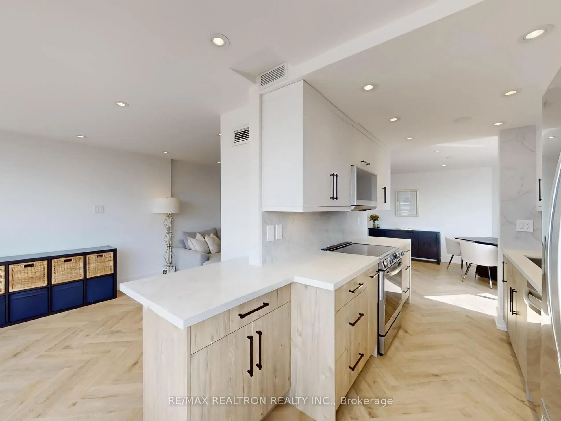 7460 Bathurst Street, #1111