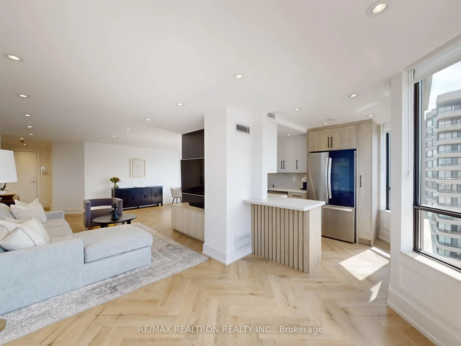 7460 Bathurst Street, #1111