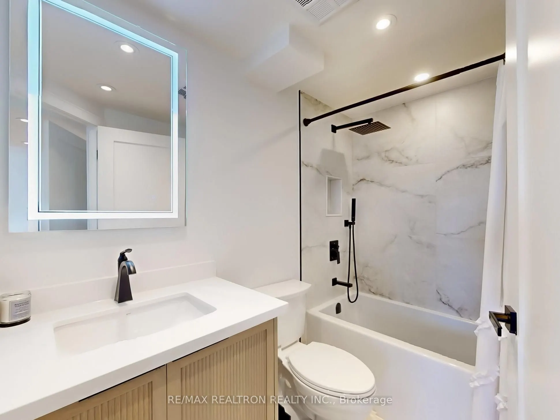 7460 Bathurst Street, #1111