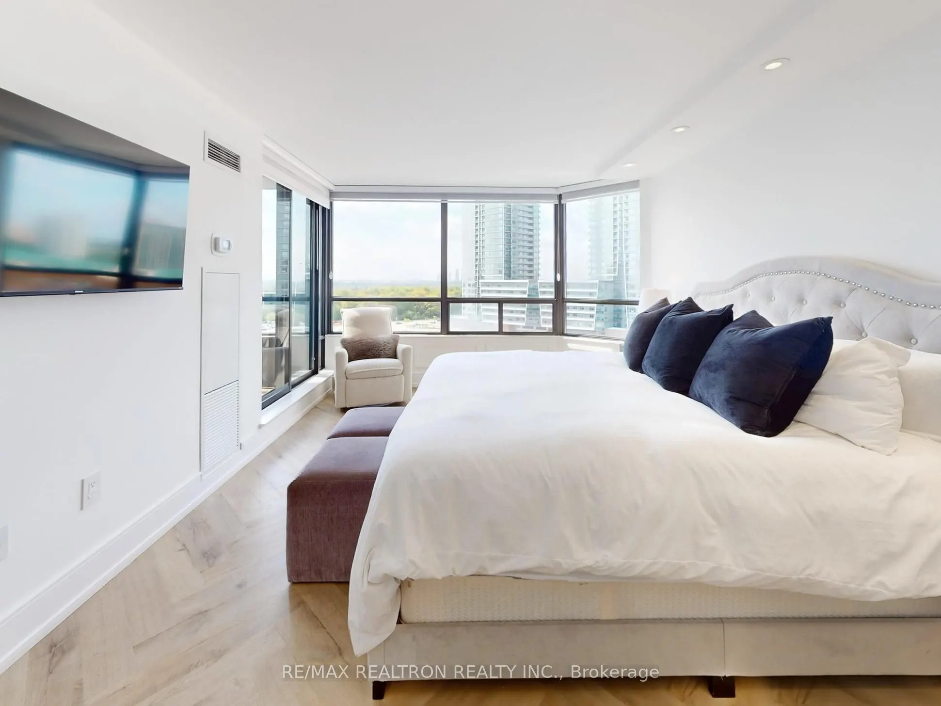 7460 Bathurst Street, #1111