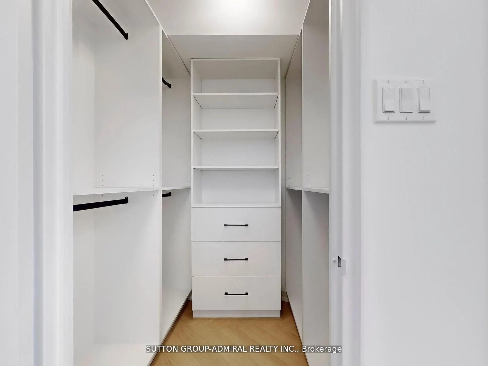 11 Townsgate Drive, #401