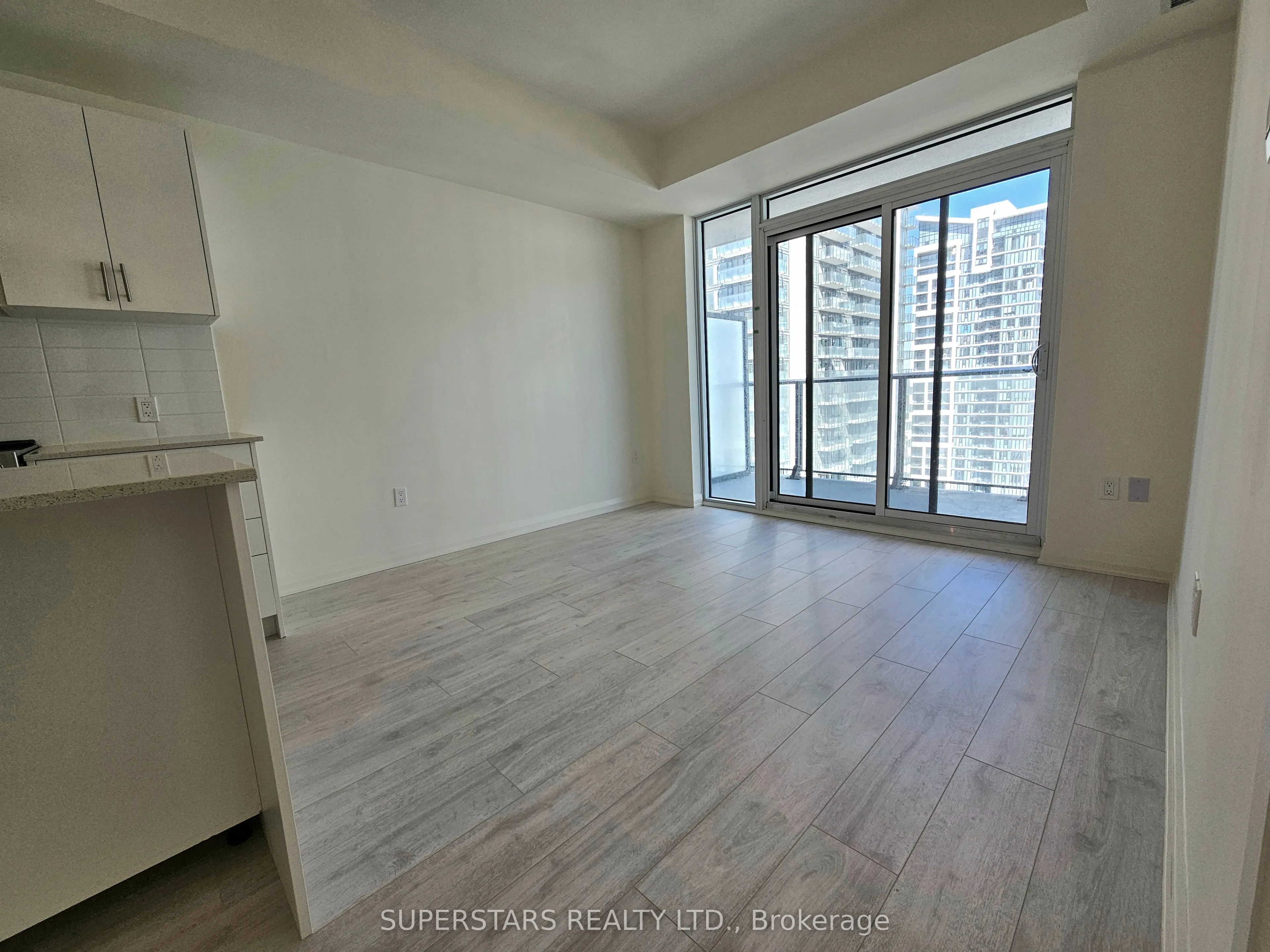 8960 Jane Street, #1718