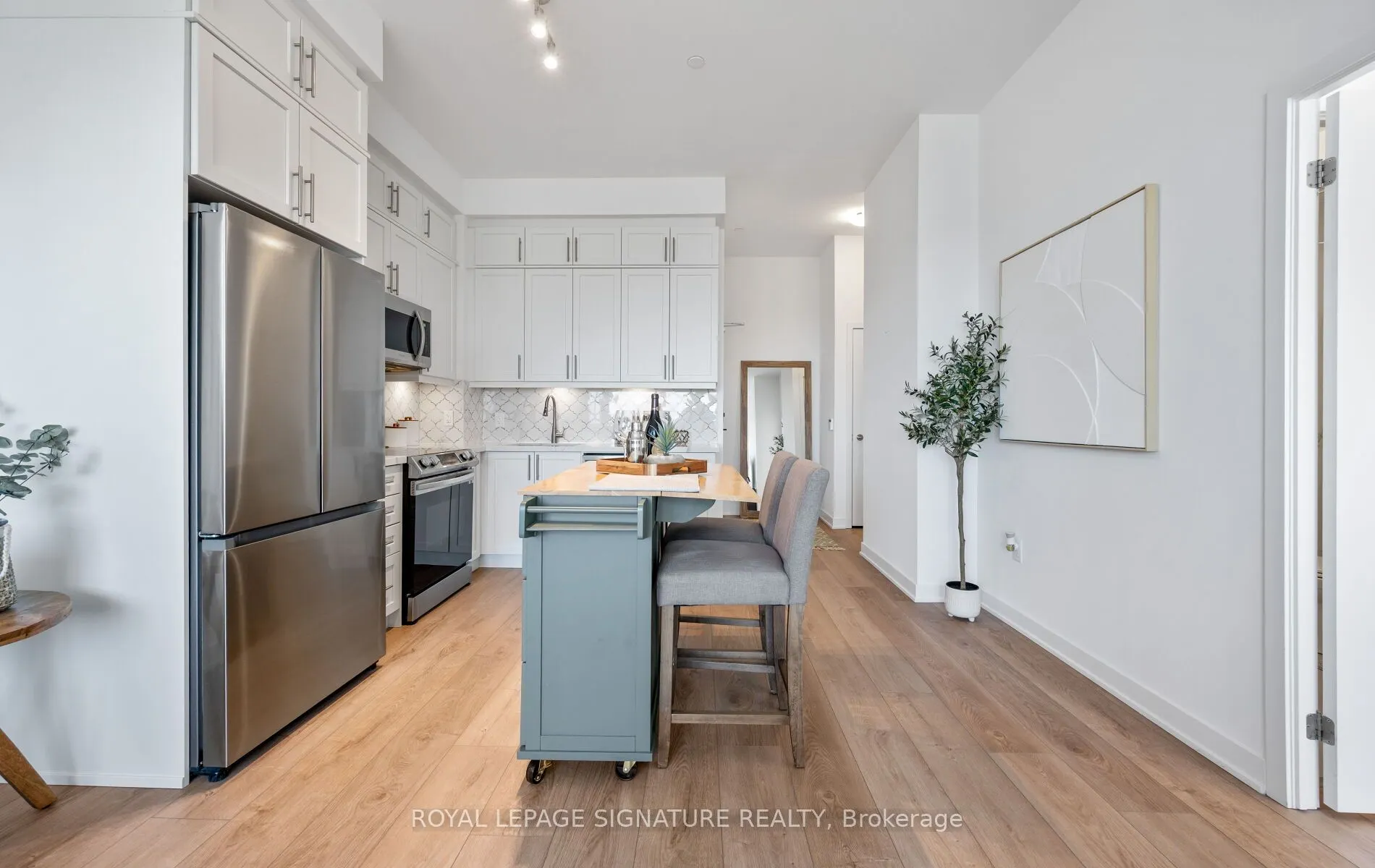105 Oneida Crescent, #PH07