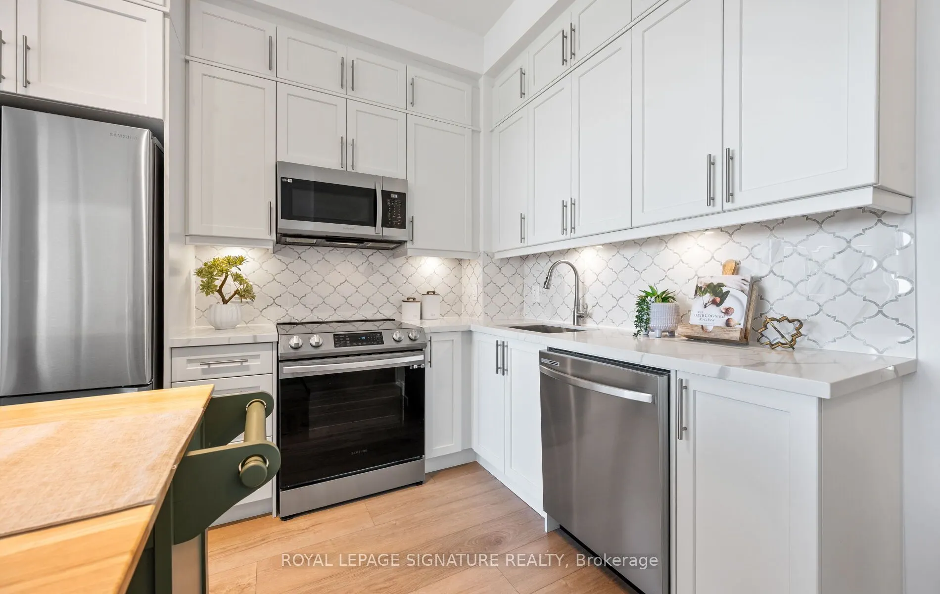 105 Oneida Crescent, #PH07