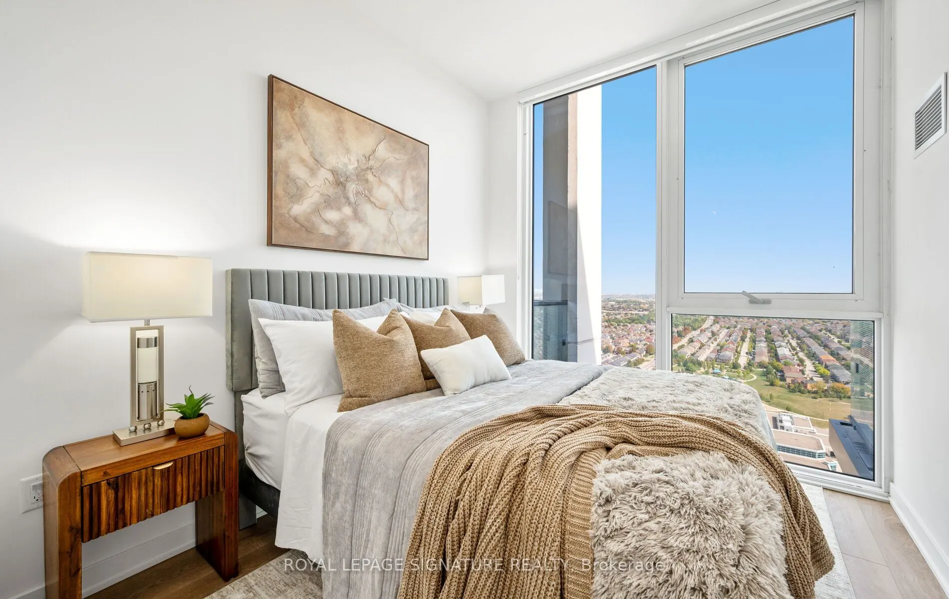 105 Oneida Crescent, #PH07