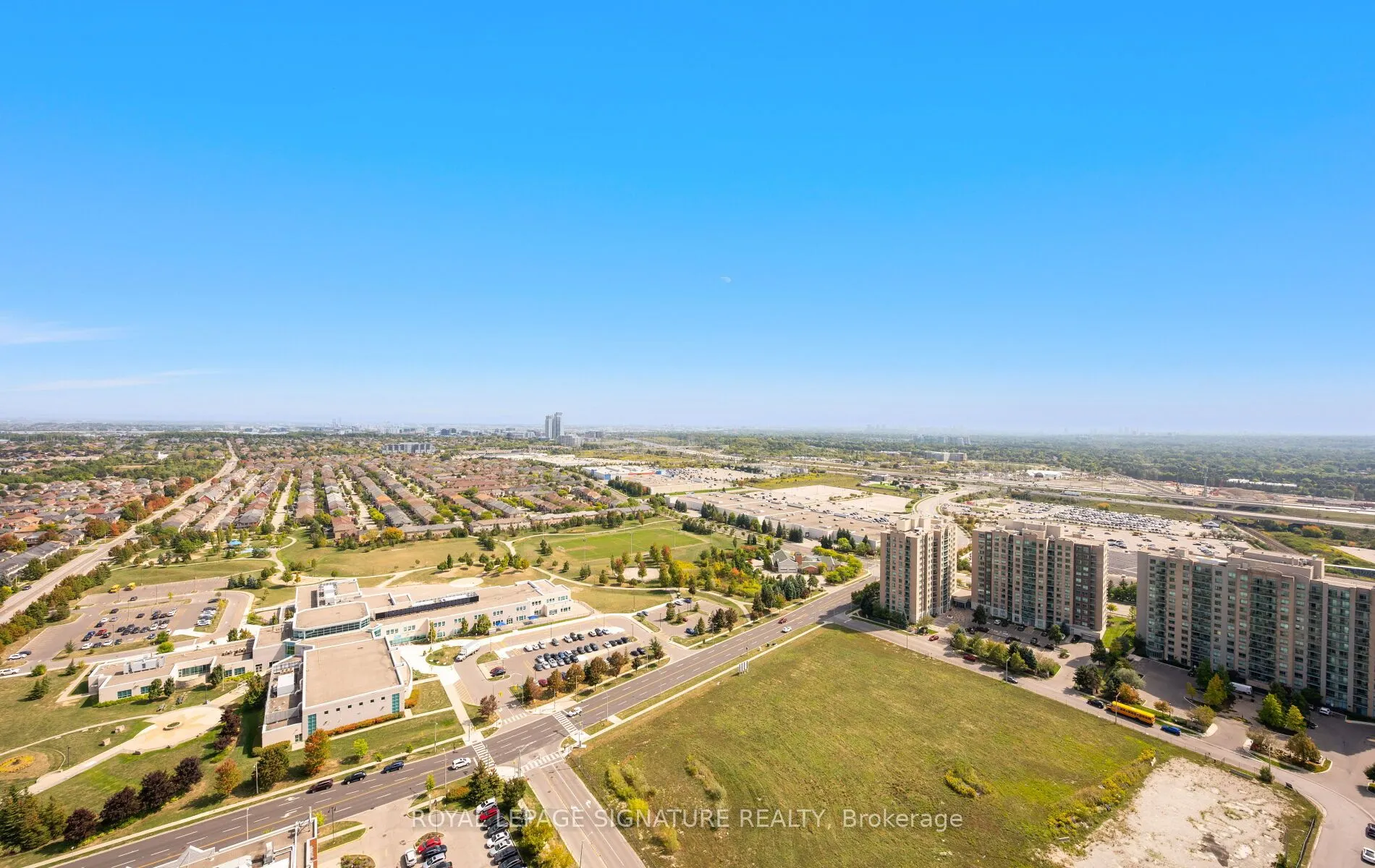 105 Oneida Crescent, #PH07