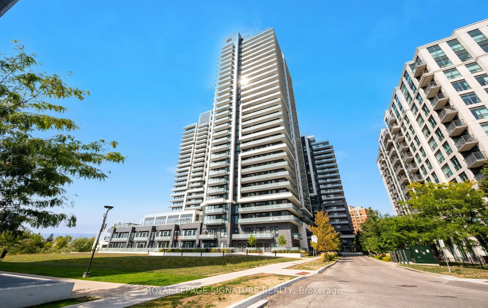 105 Oneida Crescent, #PH07