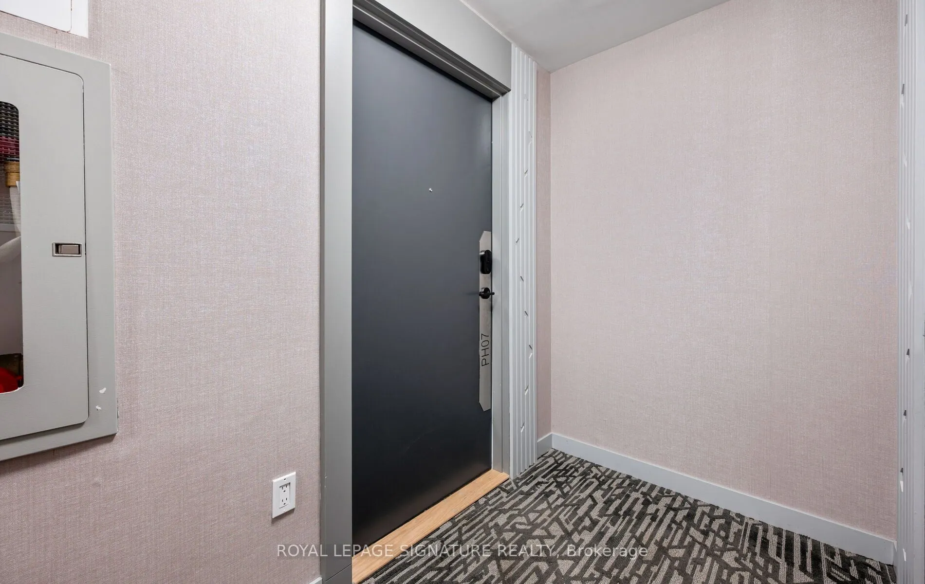 105 Oneida Crescent, #PH07