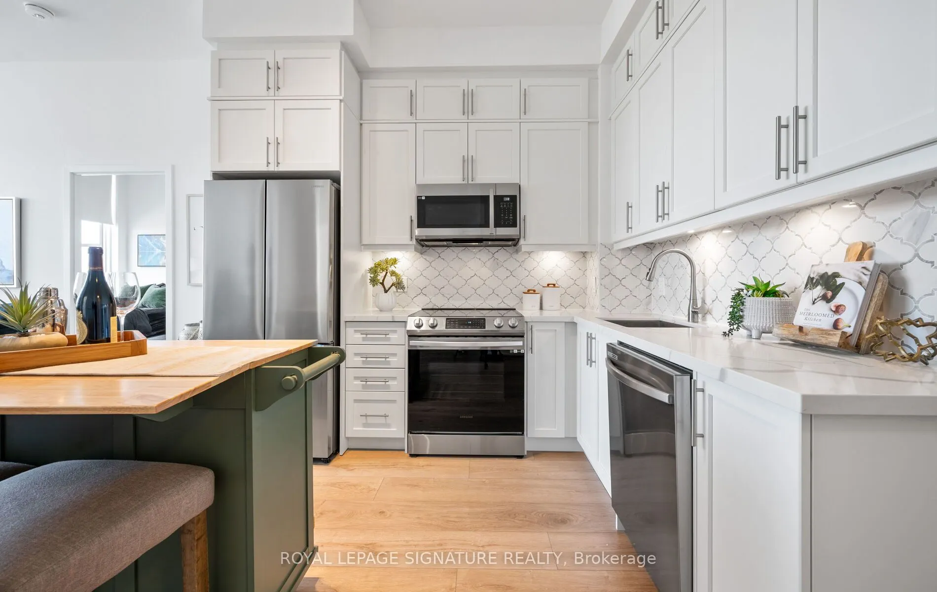 105 Oneida Crescent, #PH07