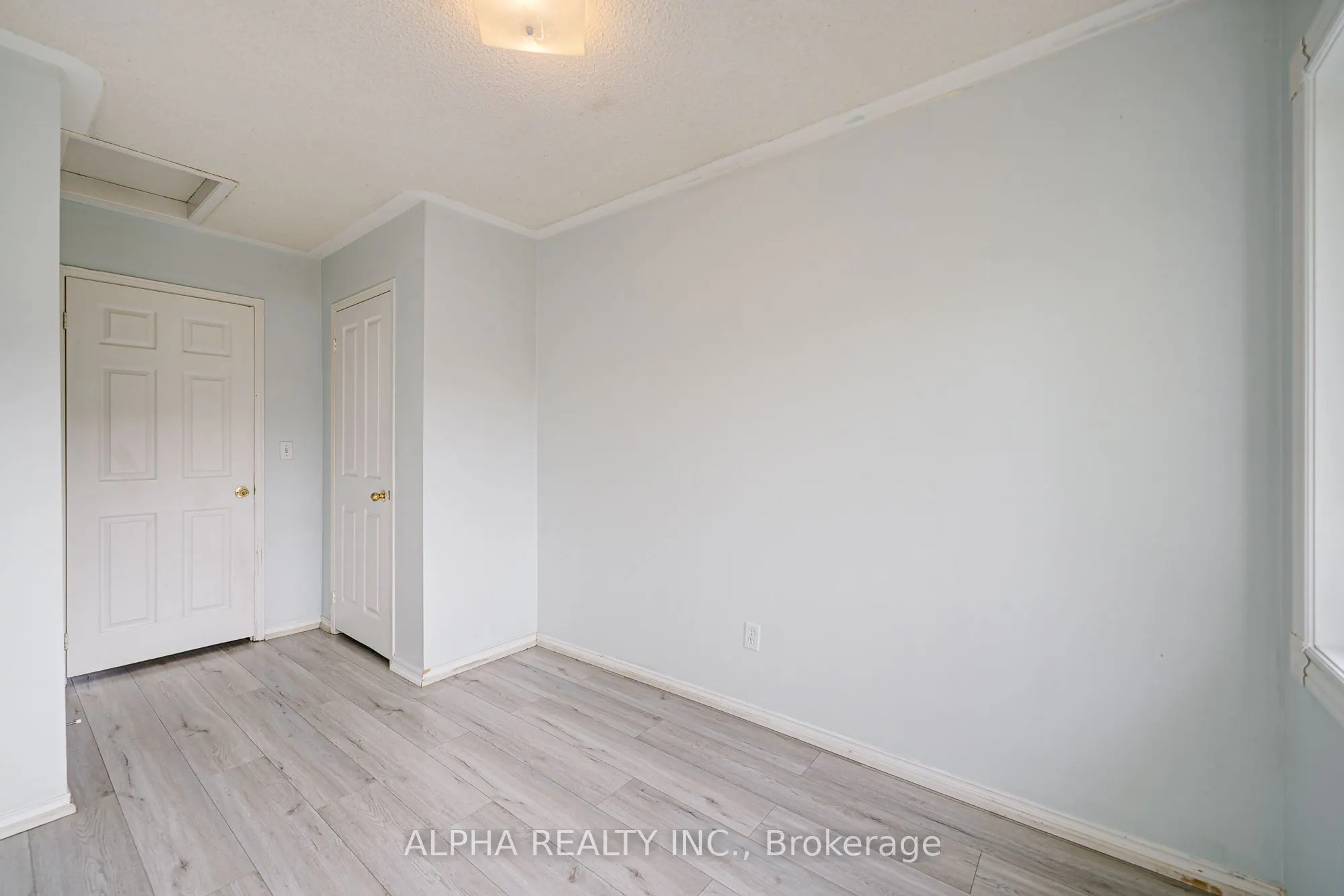 188 Bur Oak Avenue
