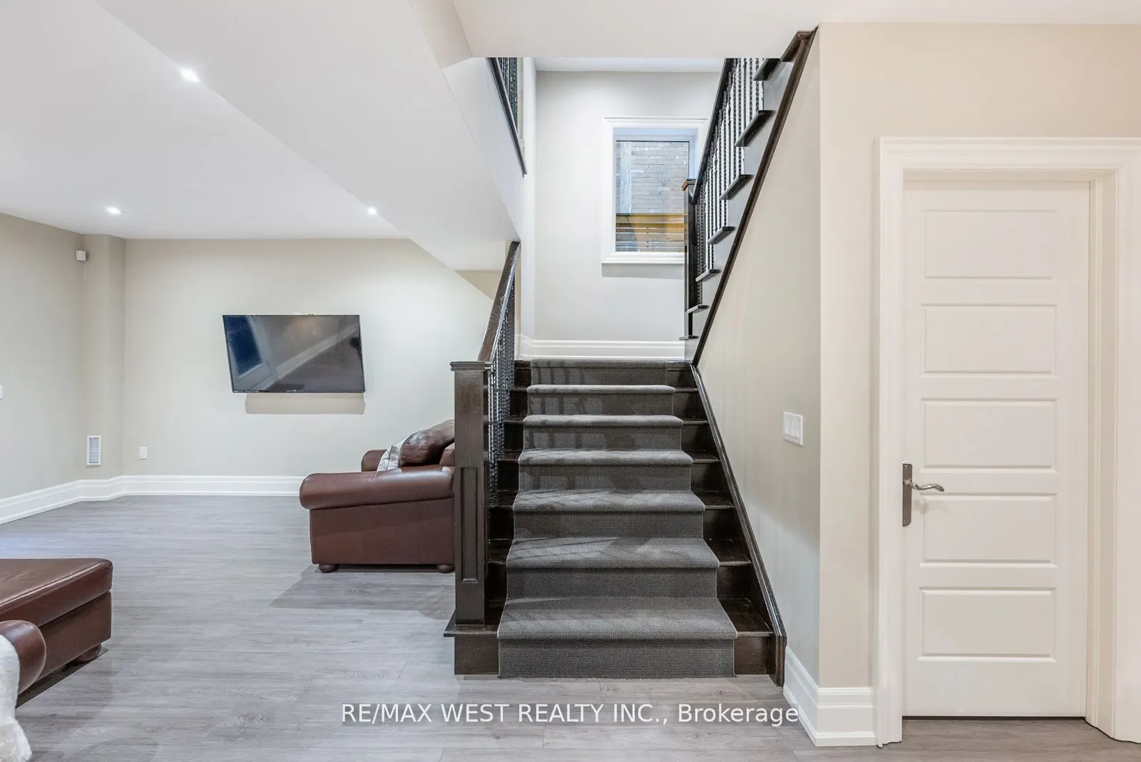 6 Weller Crescent