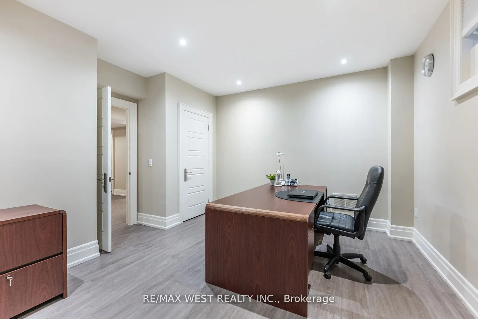 6 Weller Crescent