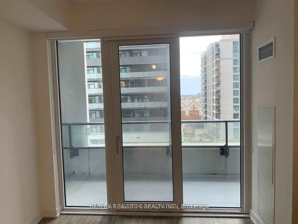 95 Oneida Crescent, #406