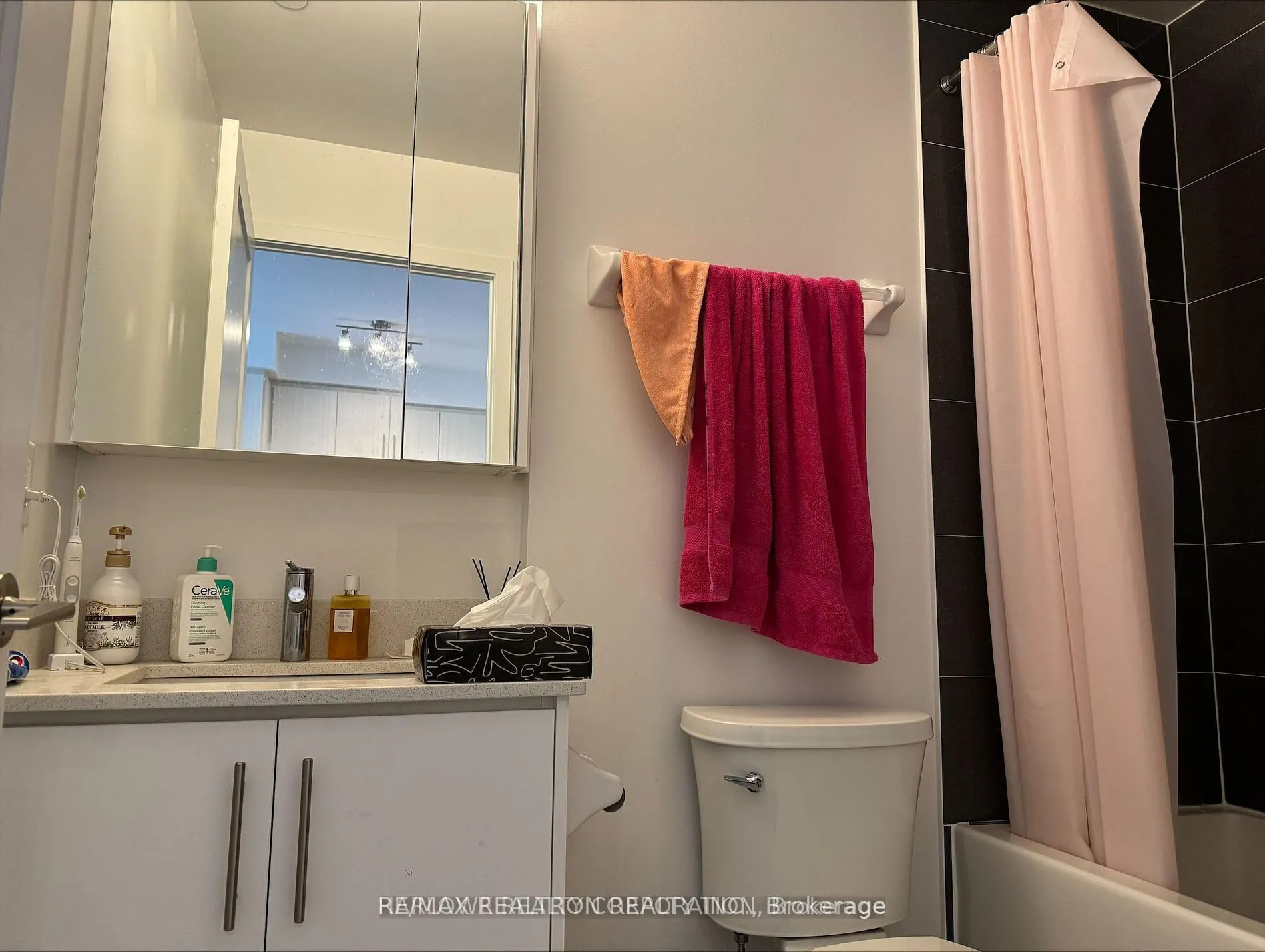 95 Oneida Crescent, #406