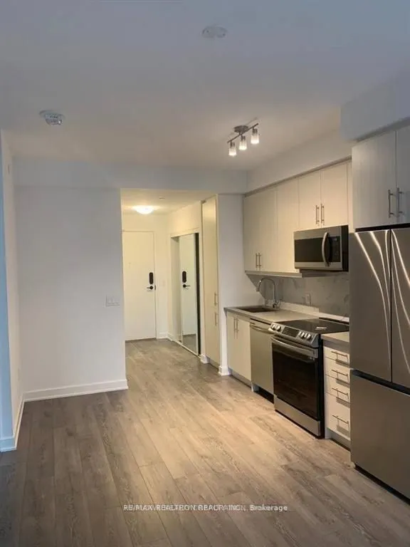 95 Oneida Crescent, #406