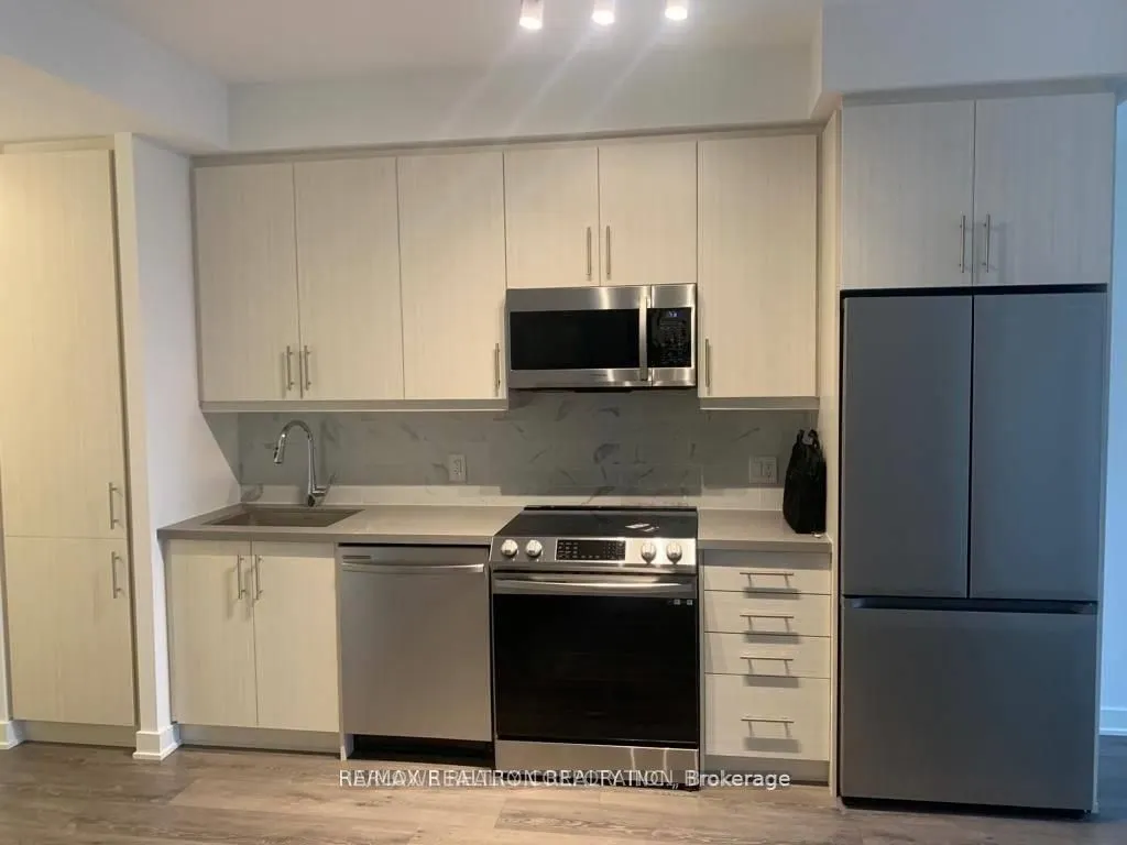95 Oneida Crescent, #406