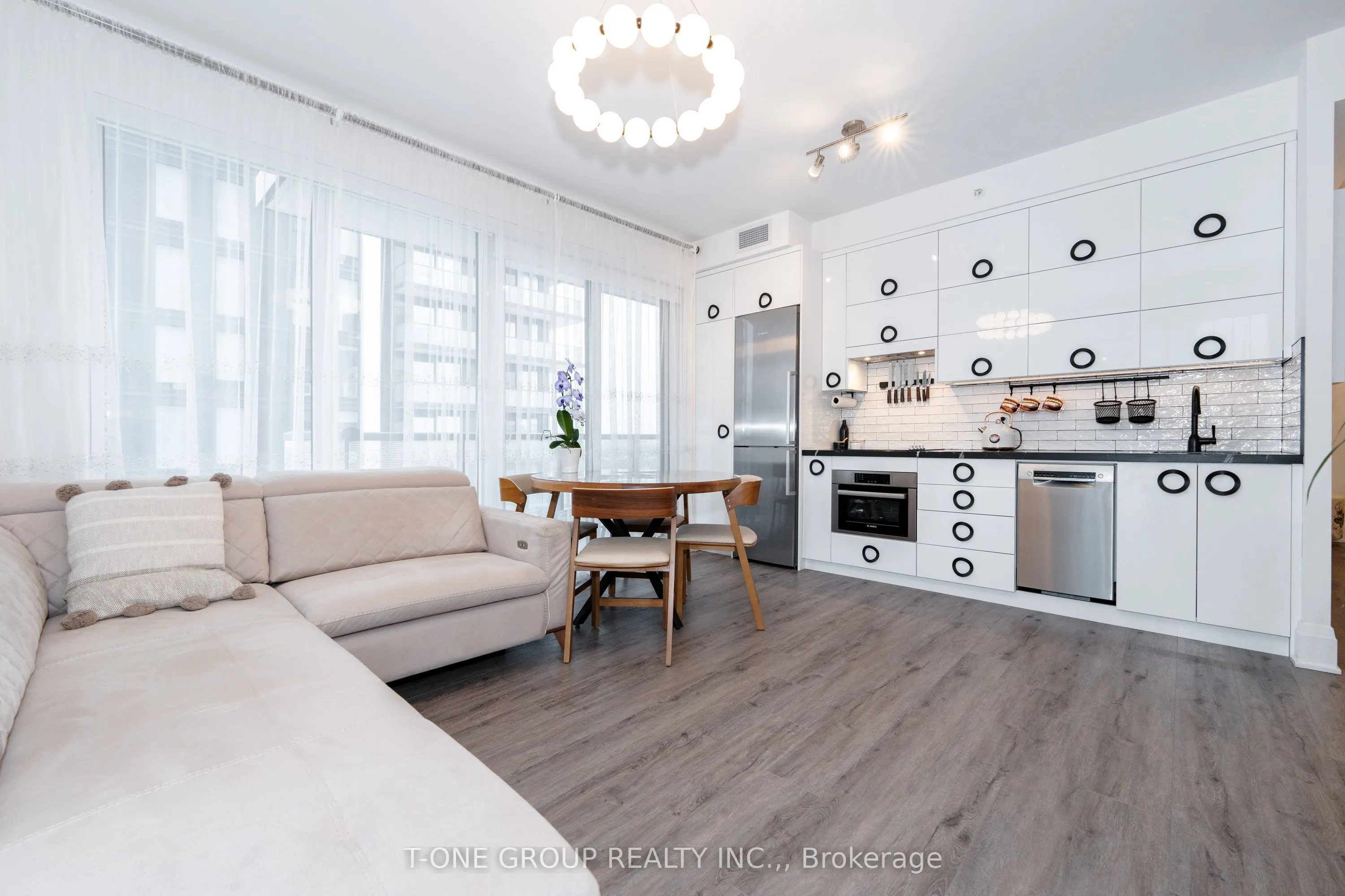 85 Oneida Crescent, #1514