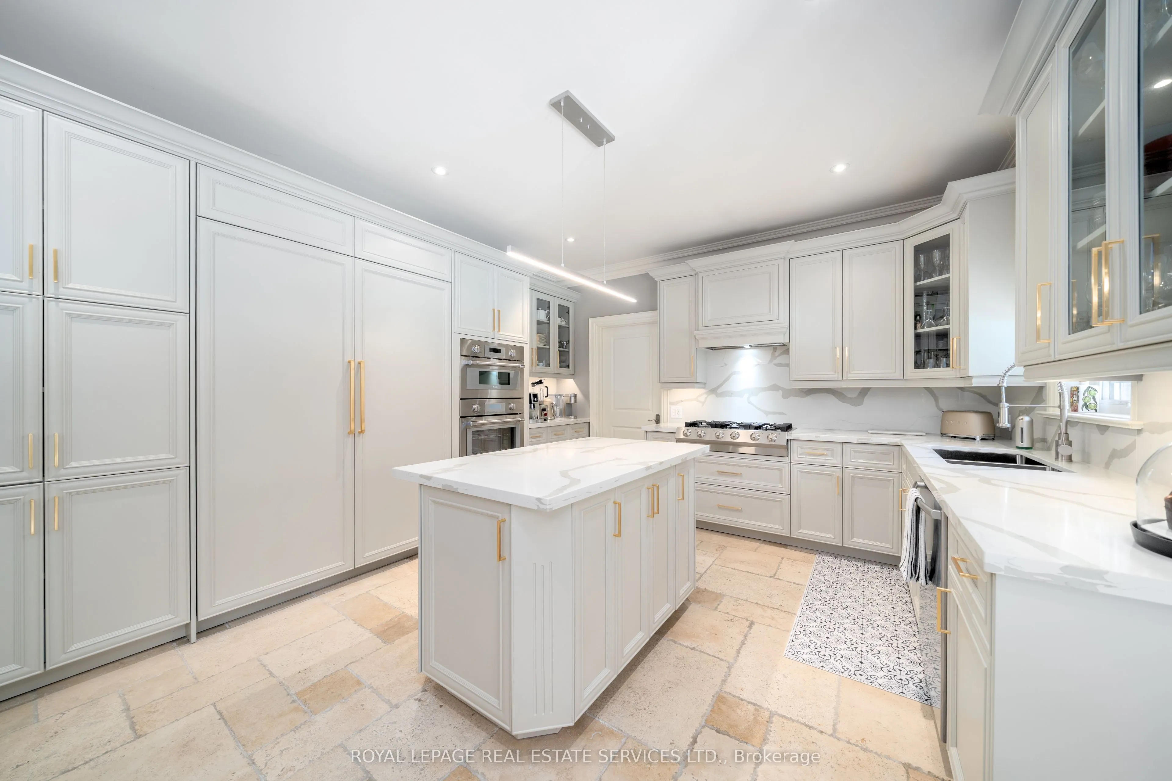 16 Sherman Oaks Court