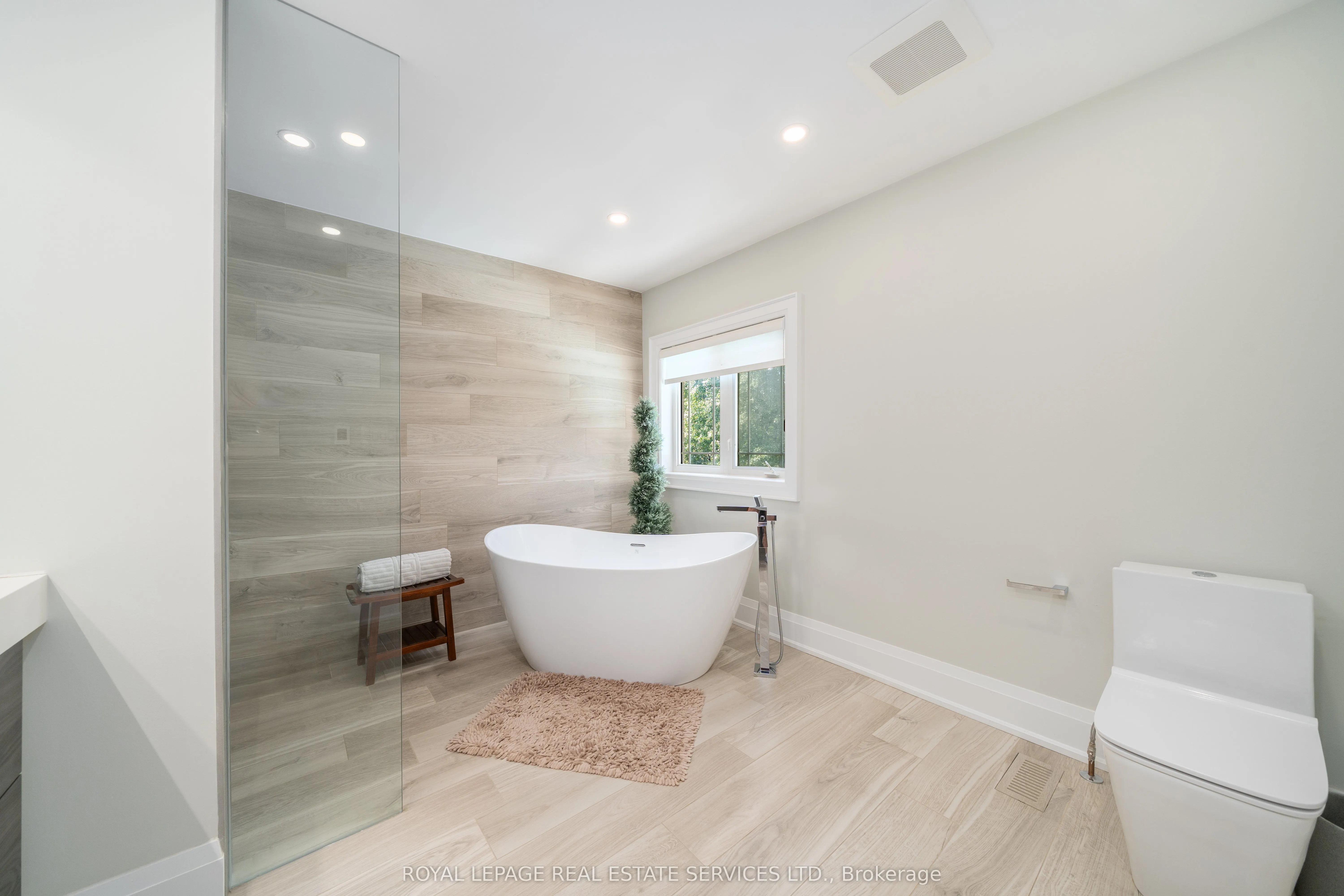 16 Sherman Oaks Court