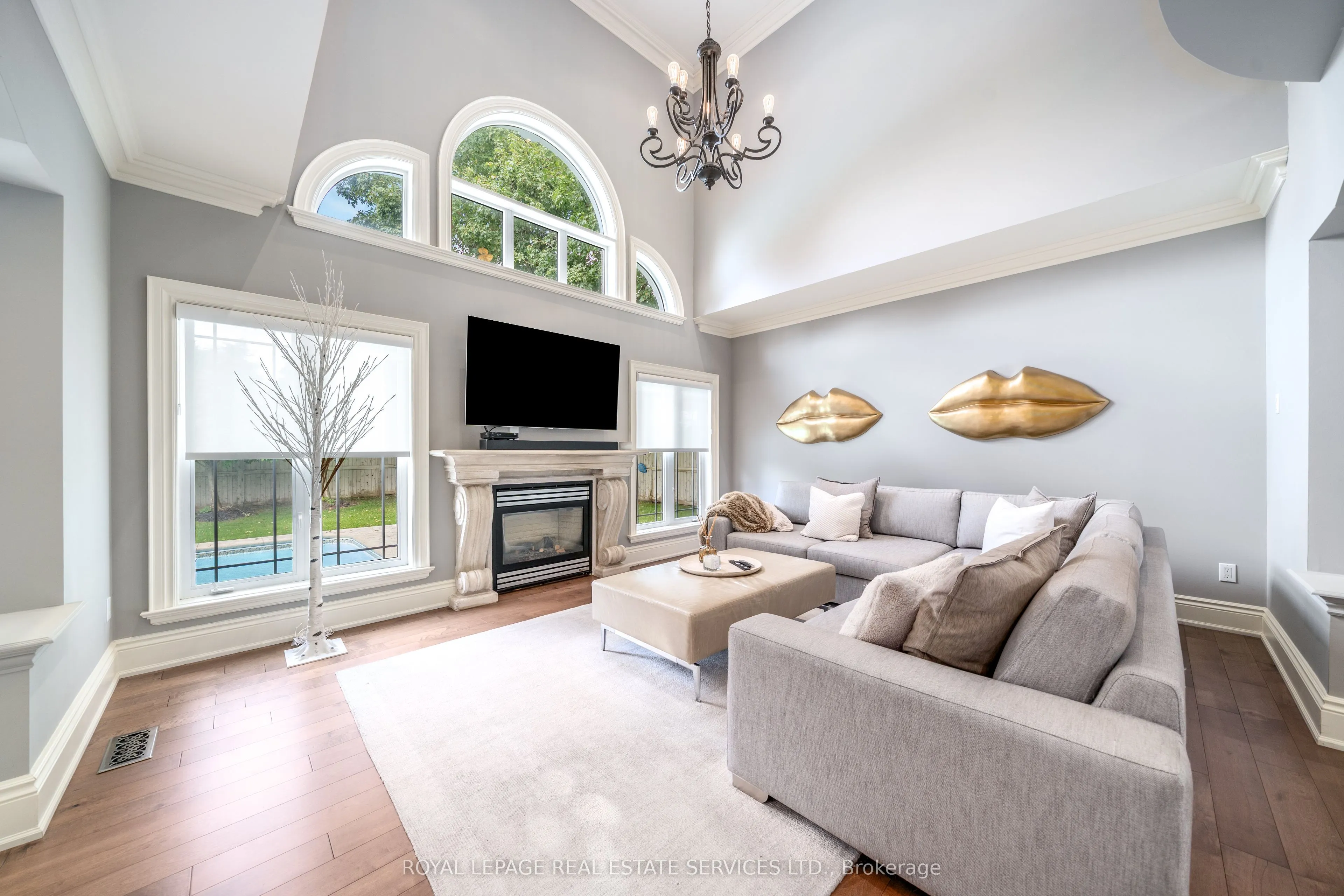 16 Sherman Oaks Court