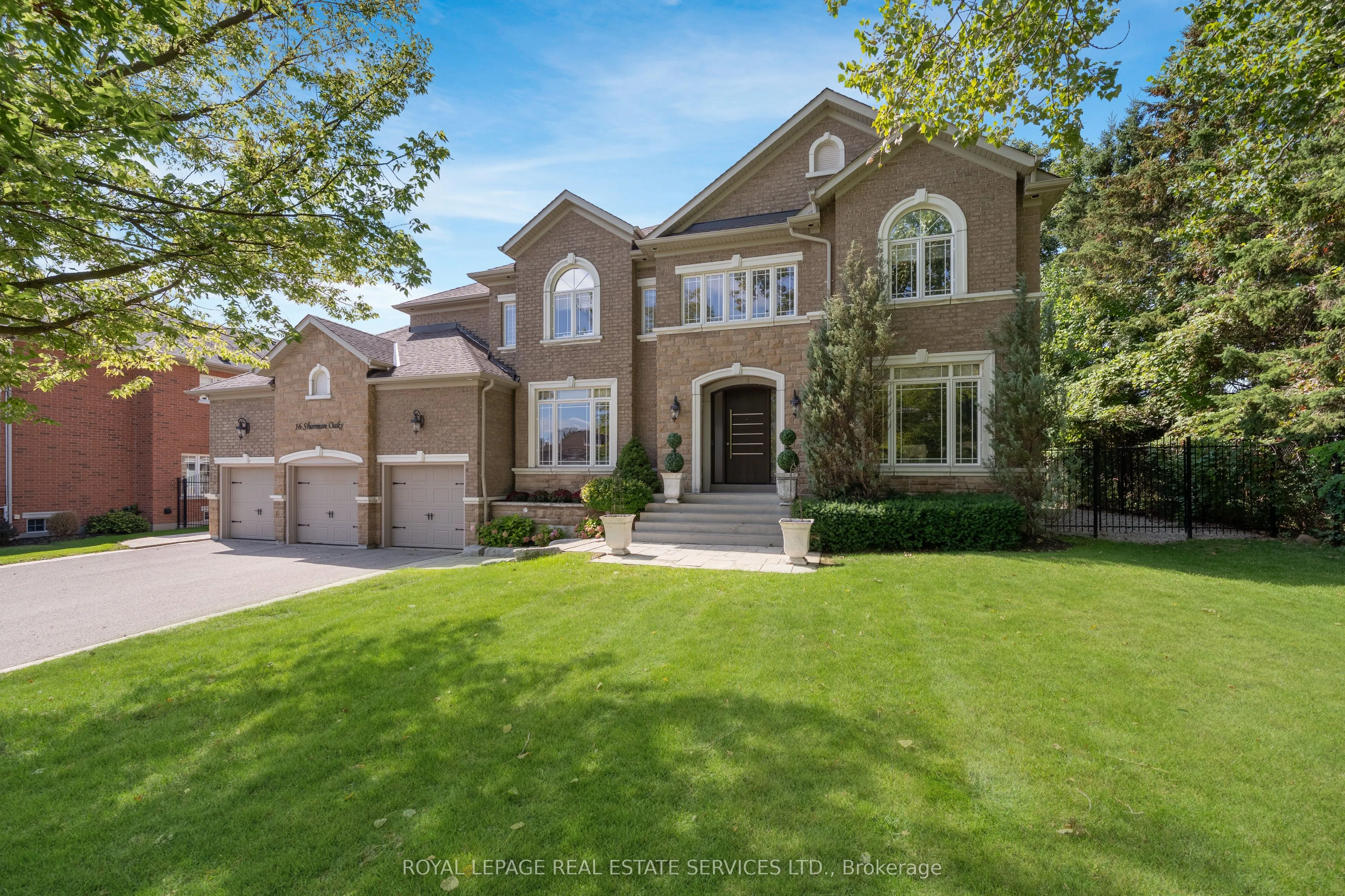 16 Sherman Oaks Court