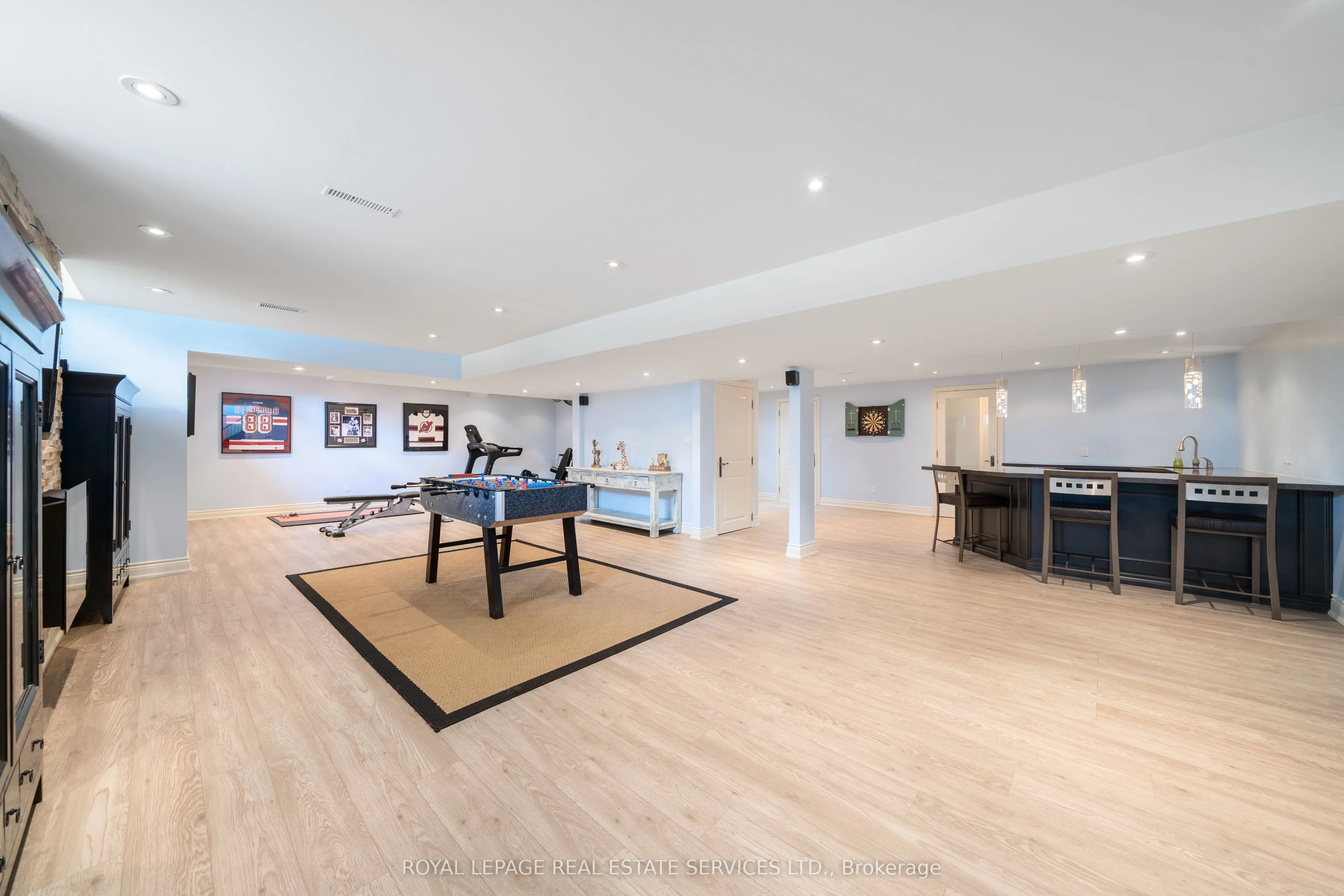 16 Sherman Oaks Court