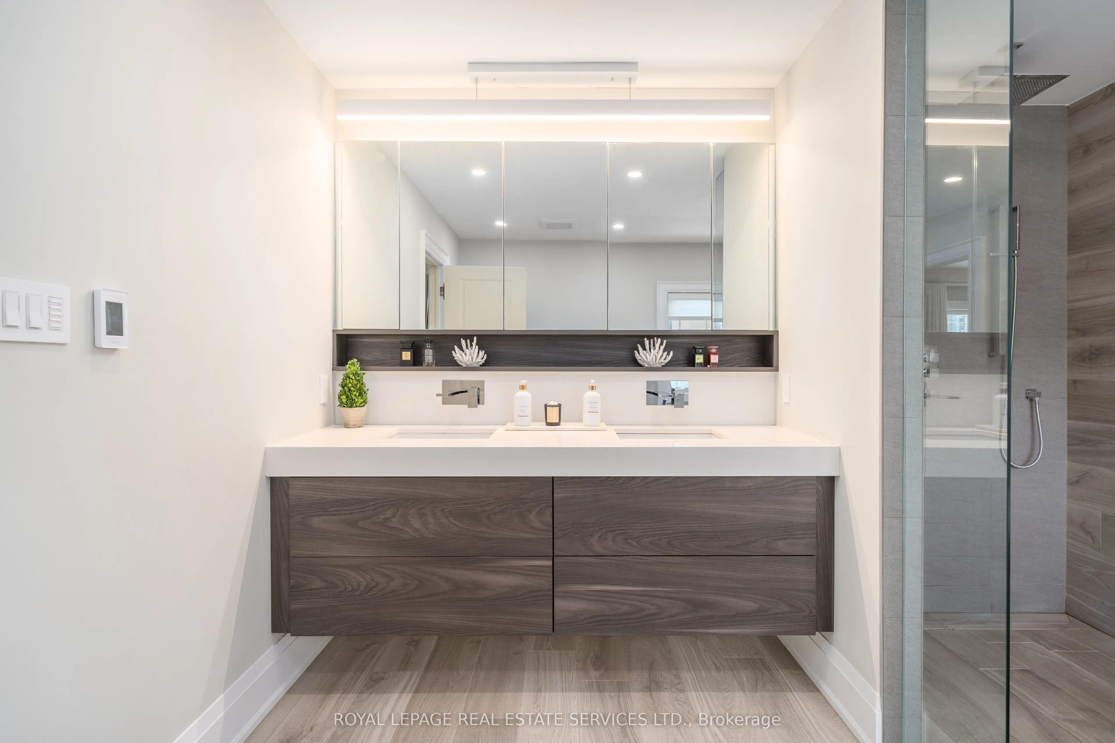 16 Sherman Oaks Court