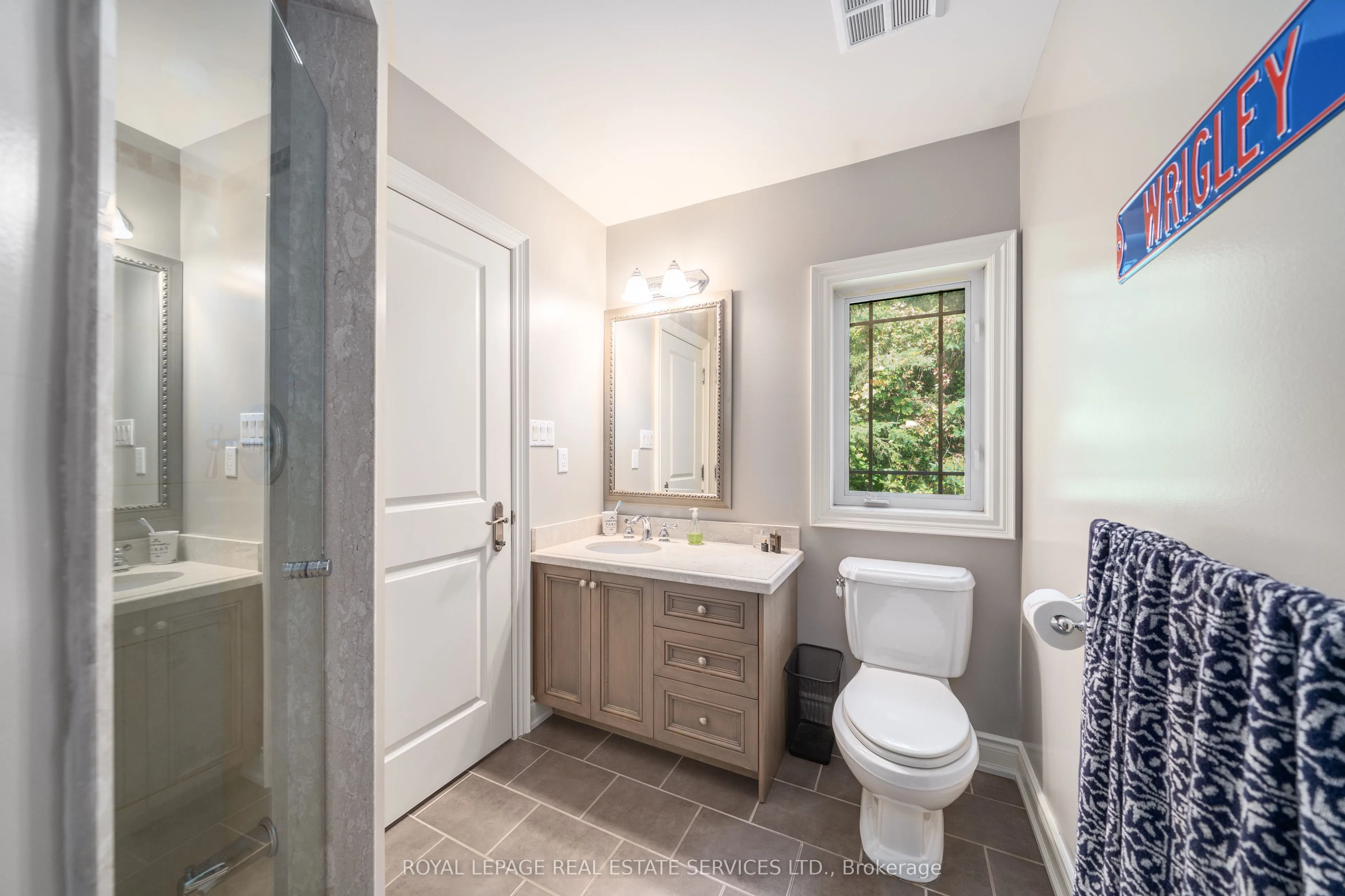 16 Sherman Oaks Court
