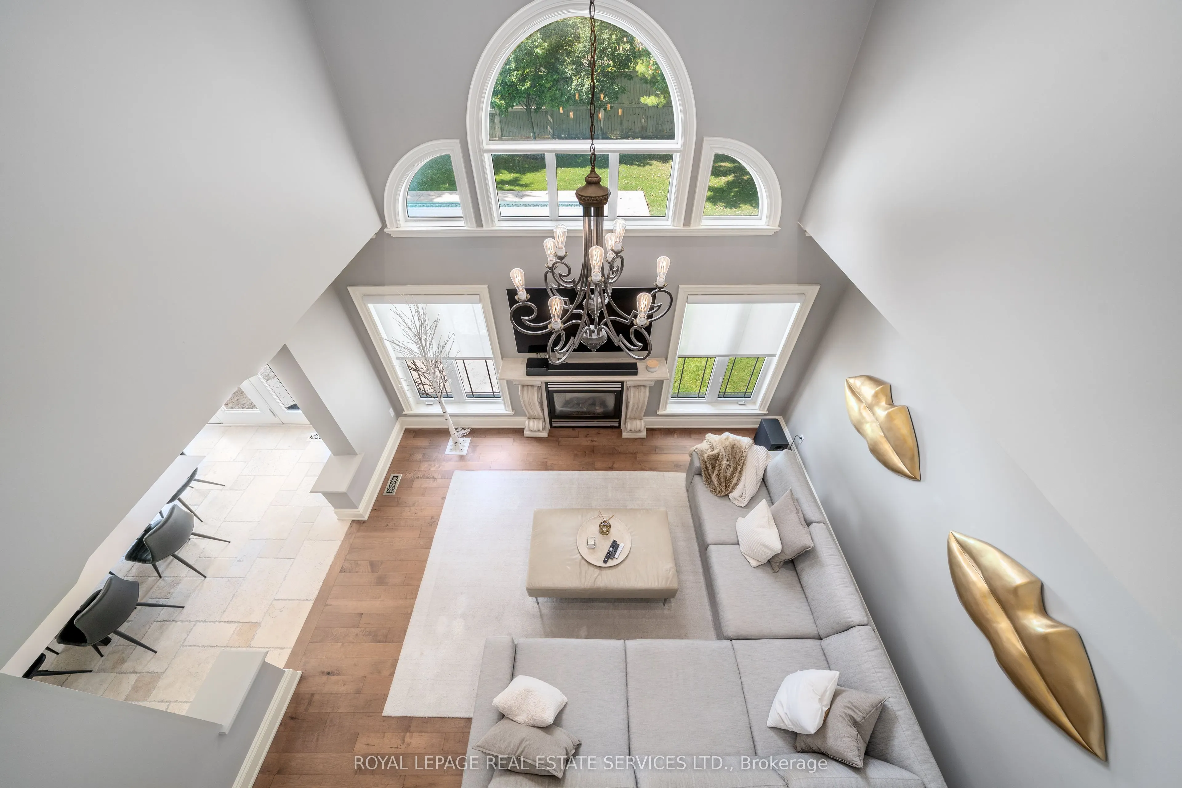 16 Sherman Oaks Court
