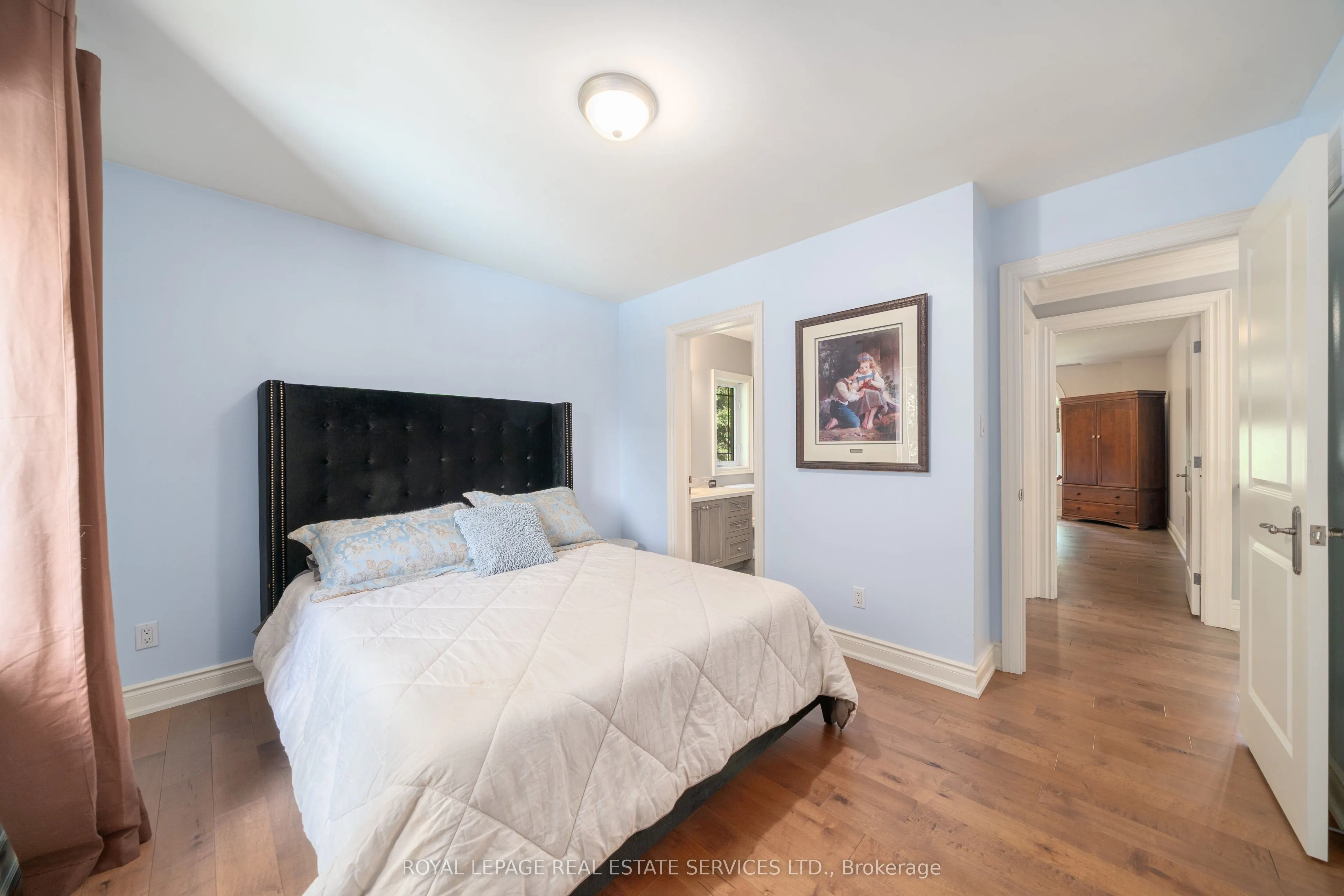 16 Sherman Oaks Court
