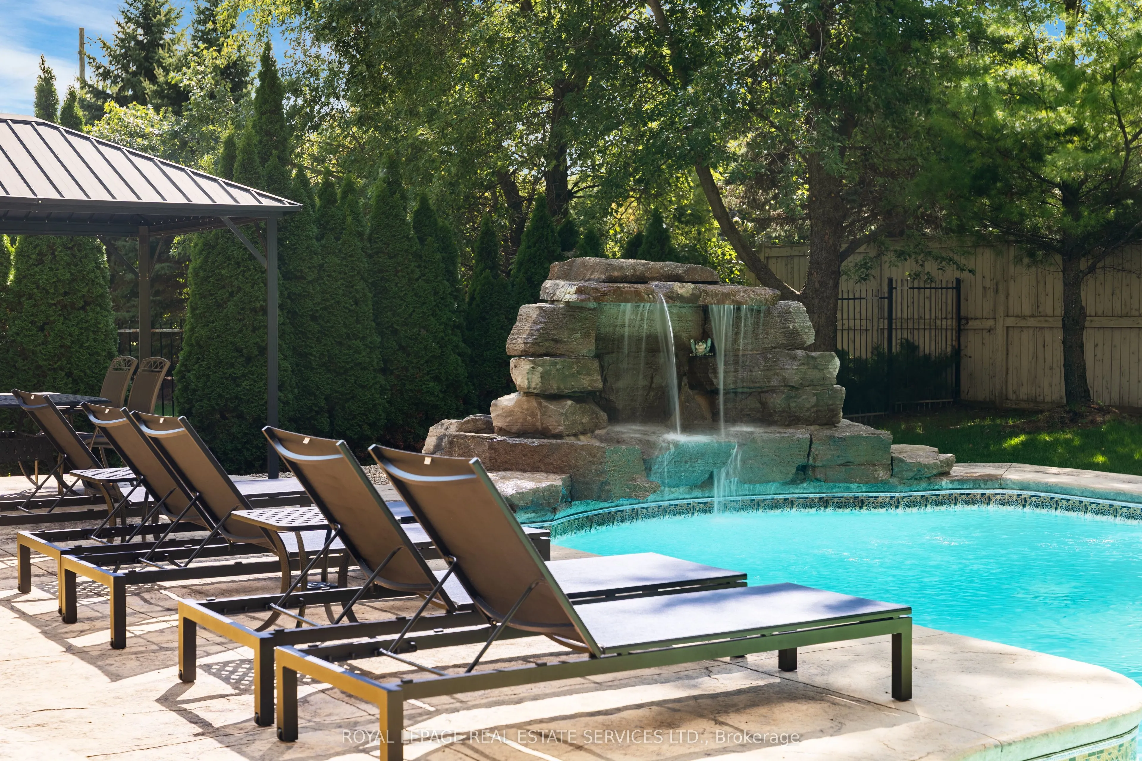16 Sherman Oaks Court