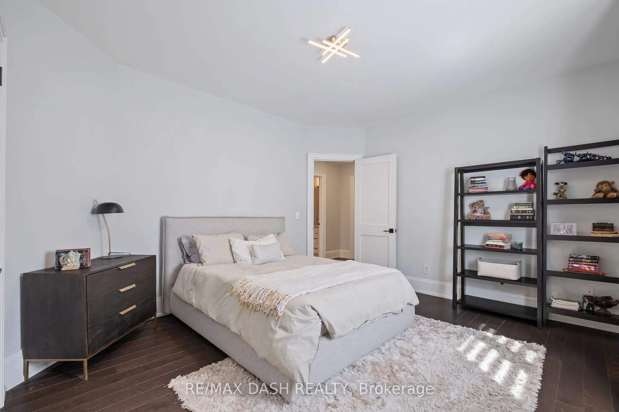 87 Vaughan Boulevard