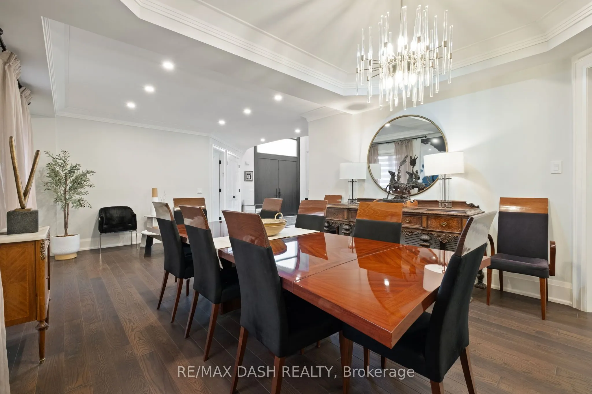 87 Vaughan Boulevard