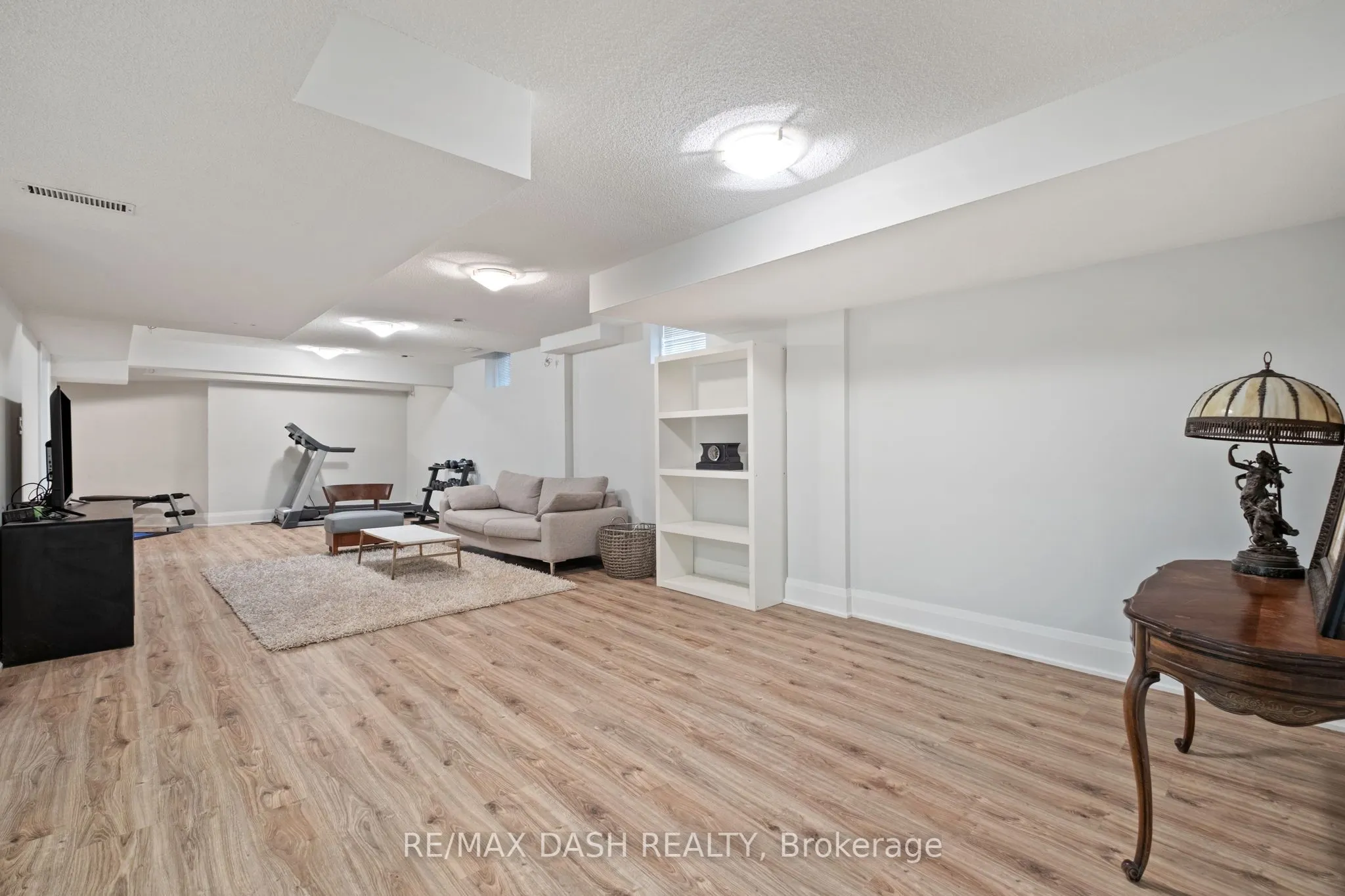 87 Vaughan Boulevard