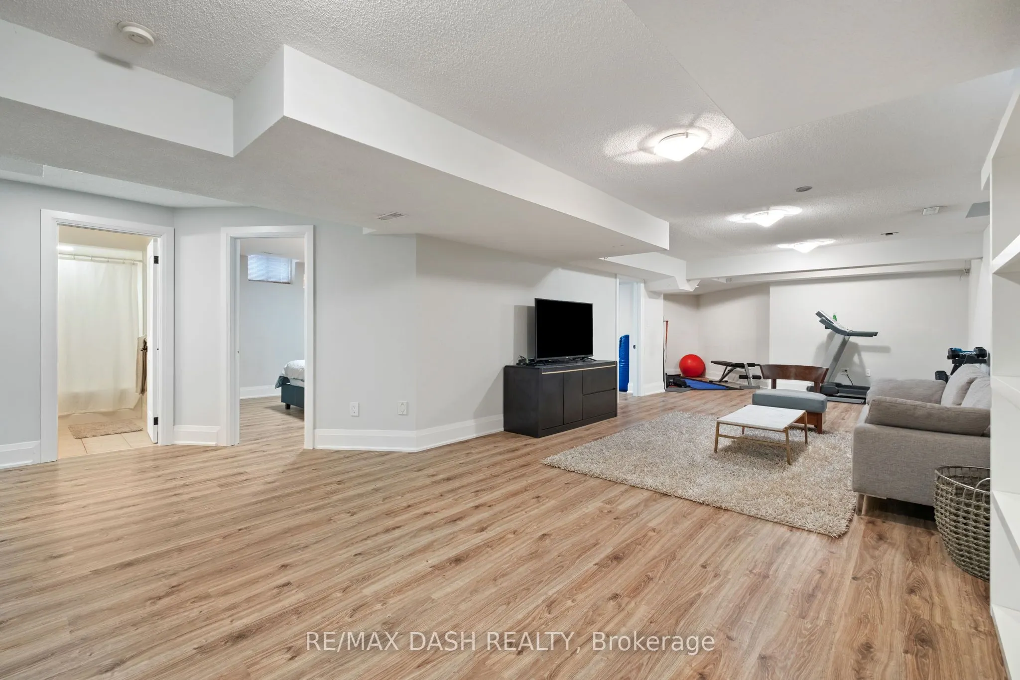 87 Vaughan Boulevard