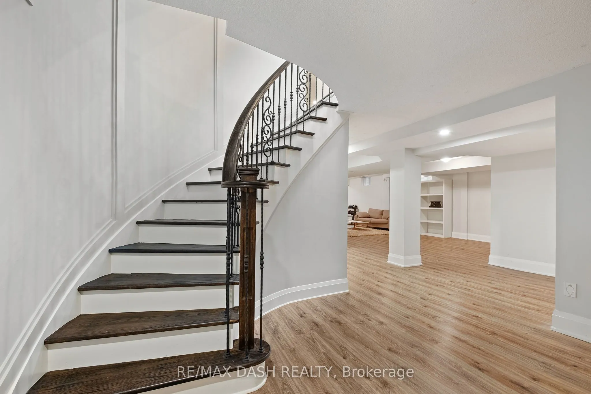 87 Vaughan Boulevard