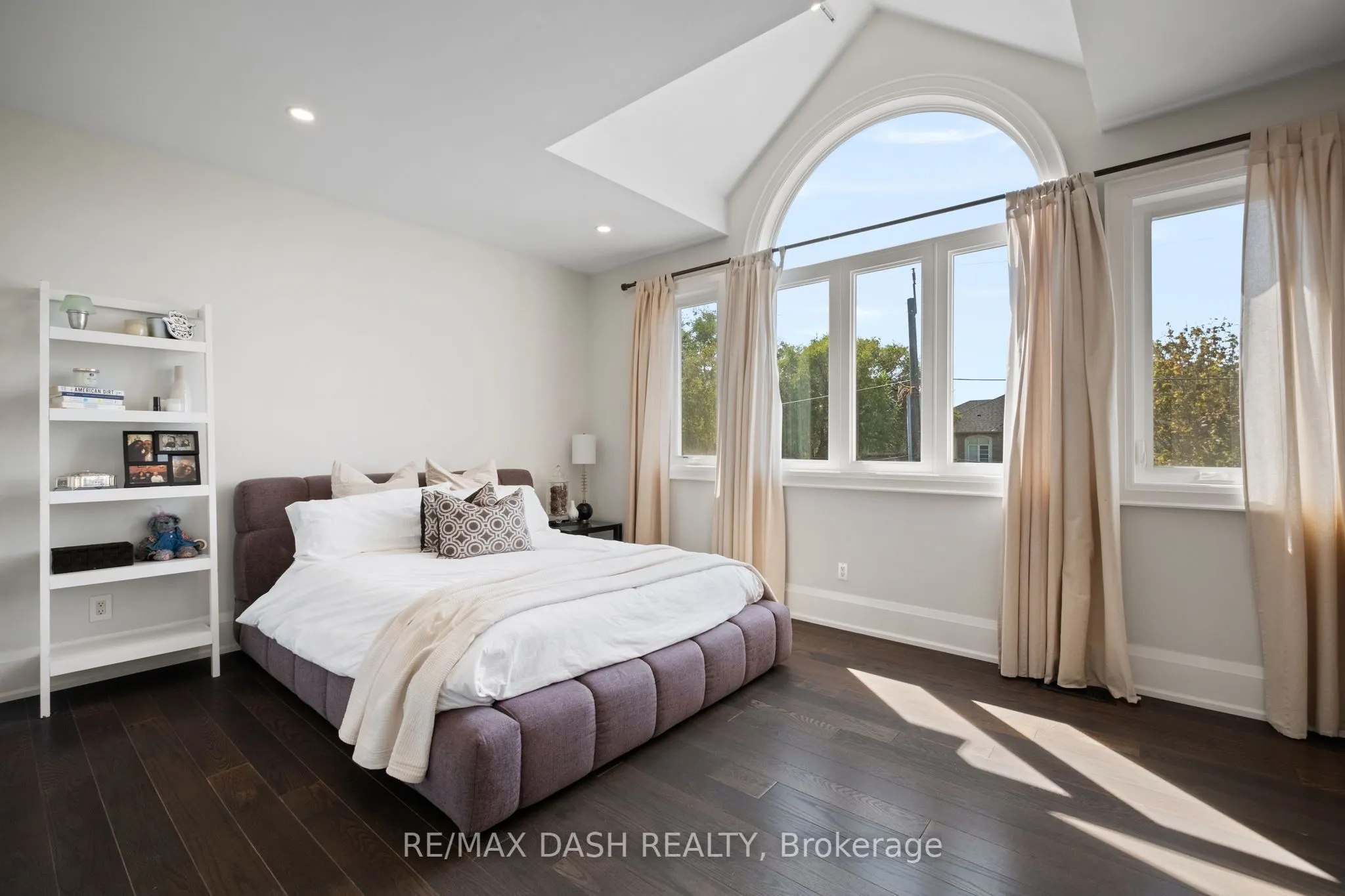 87 Vaughan Boulevard