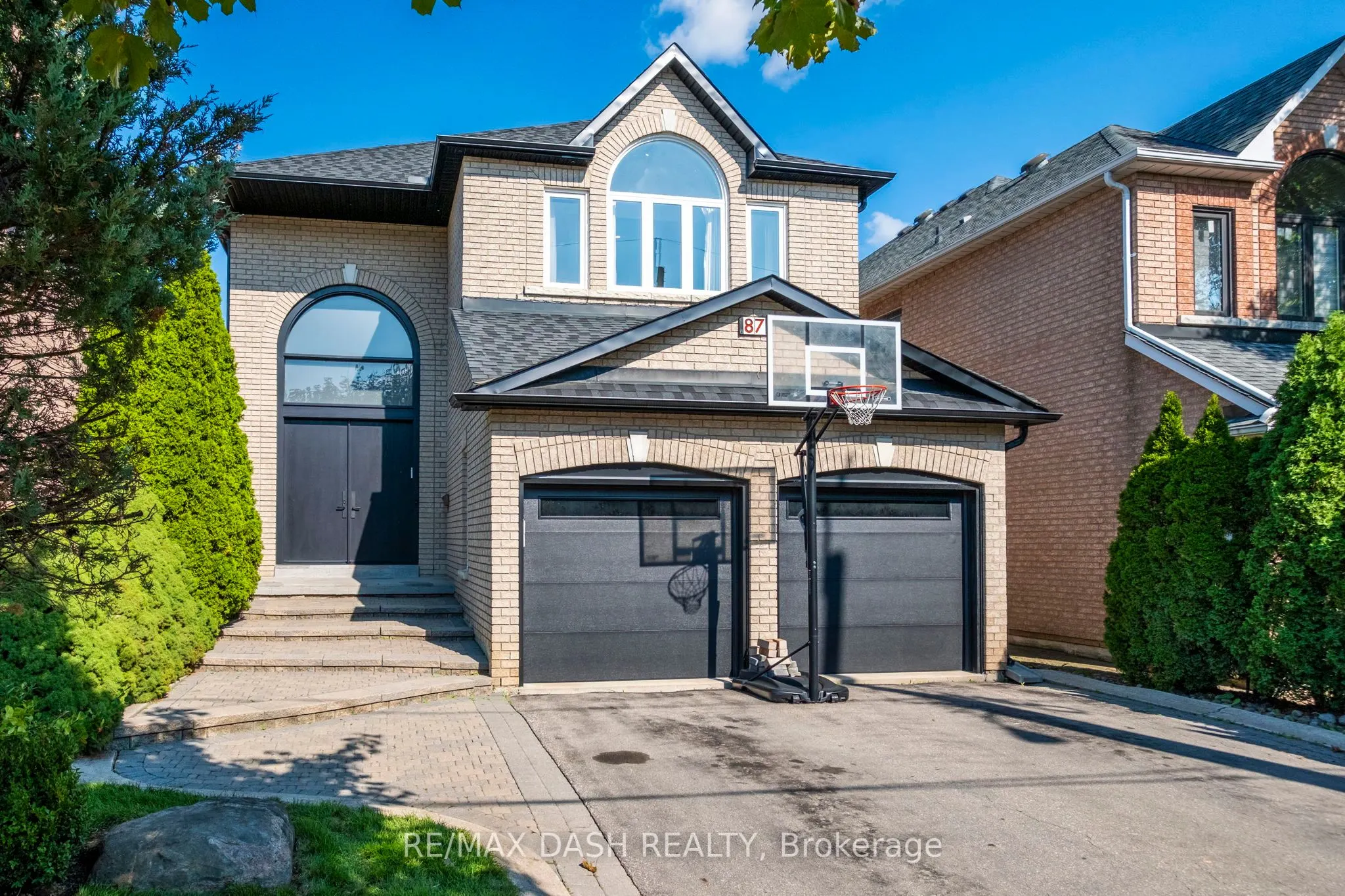87 Vaughan Boulevard